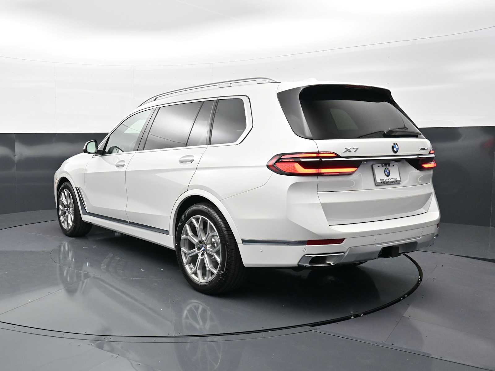 Thumbnail: 2027 BMW X7 - 7