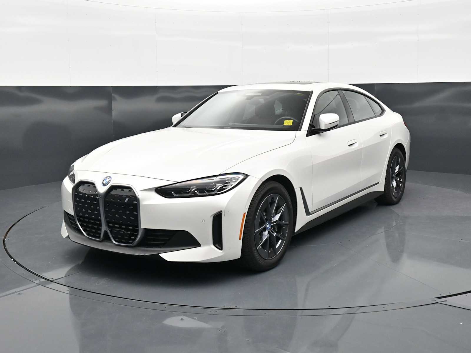 Thumbnail: 2023 BMW i4 - 1