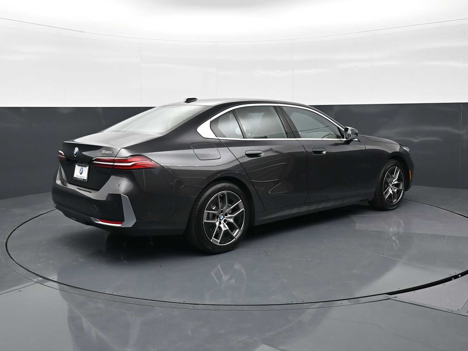 Thumbnail: 2026 BMW 5 Series - 5