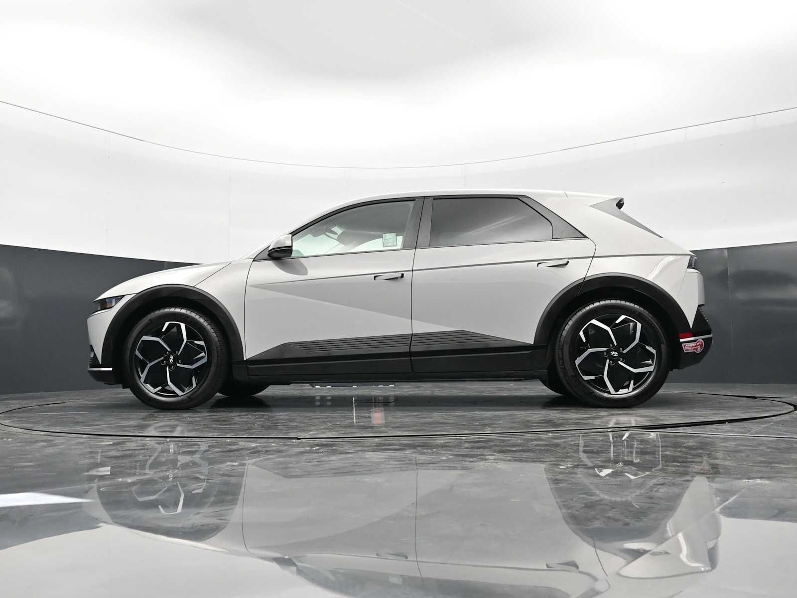 Thumbnail: 2024 Hyundai Ioniq 5 - 31