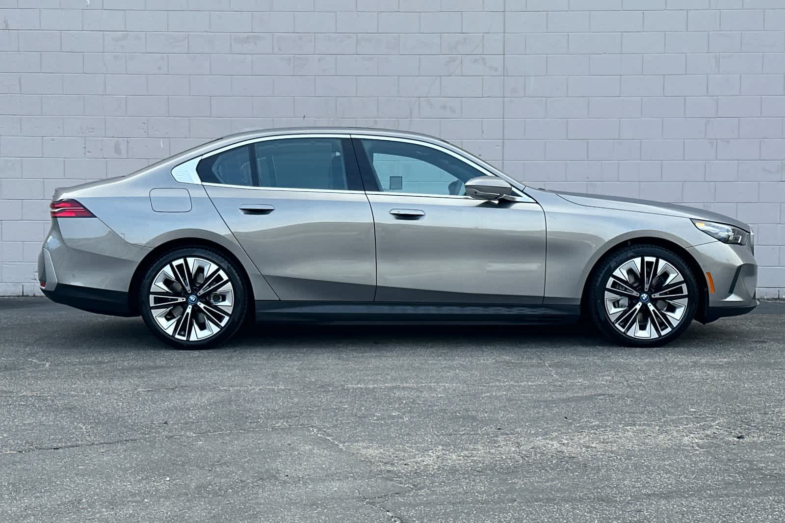 Thumbnail: 2024 BMW i5 - 6