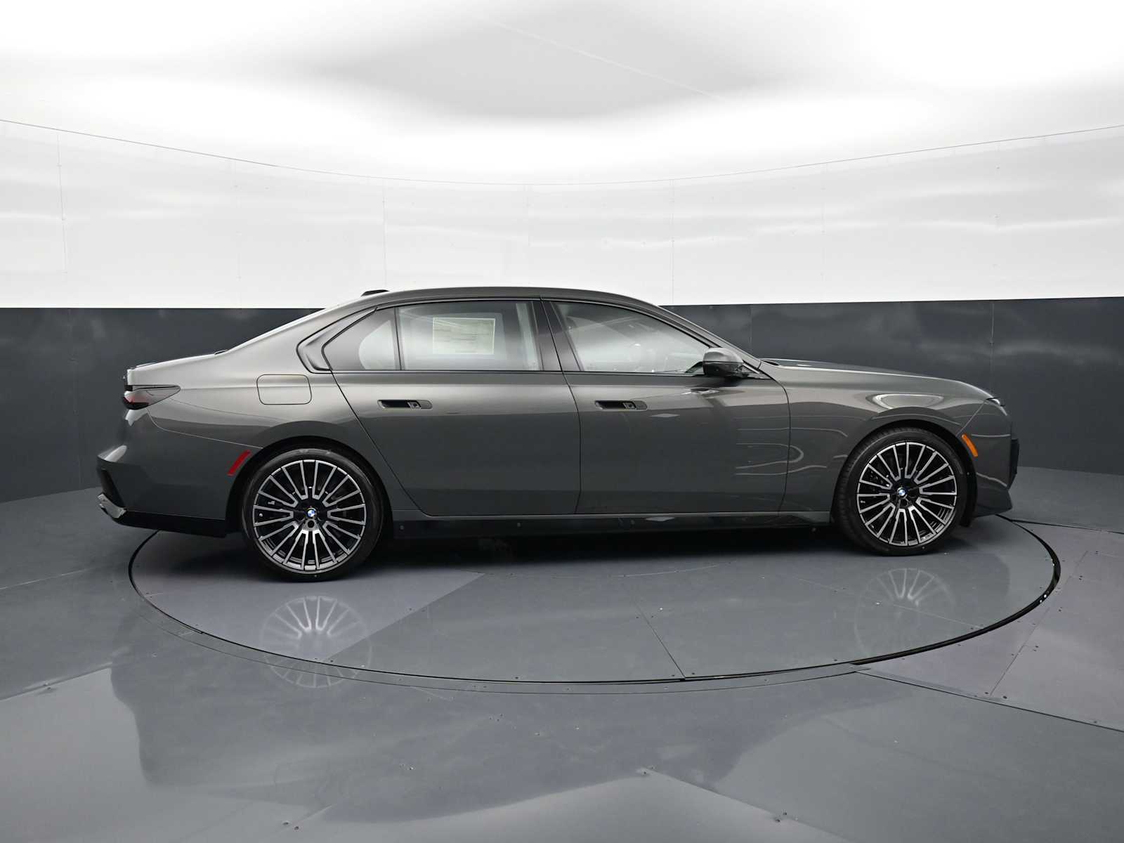 Thumbnail: 2026 BMW 7 Series - 4