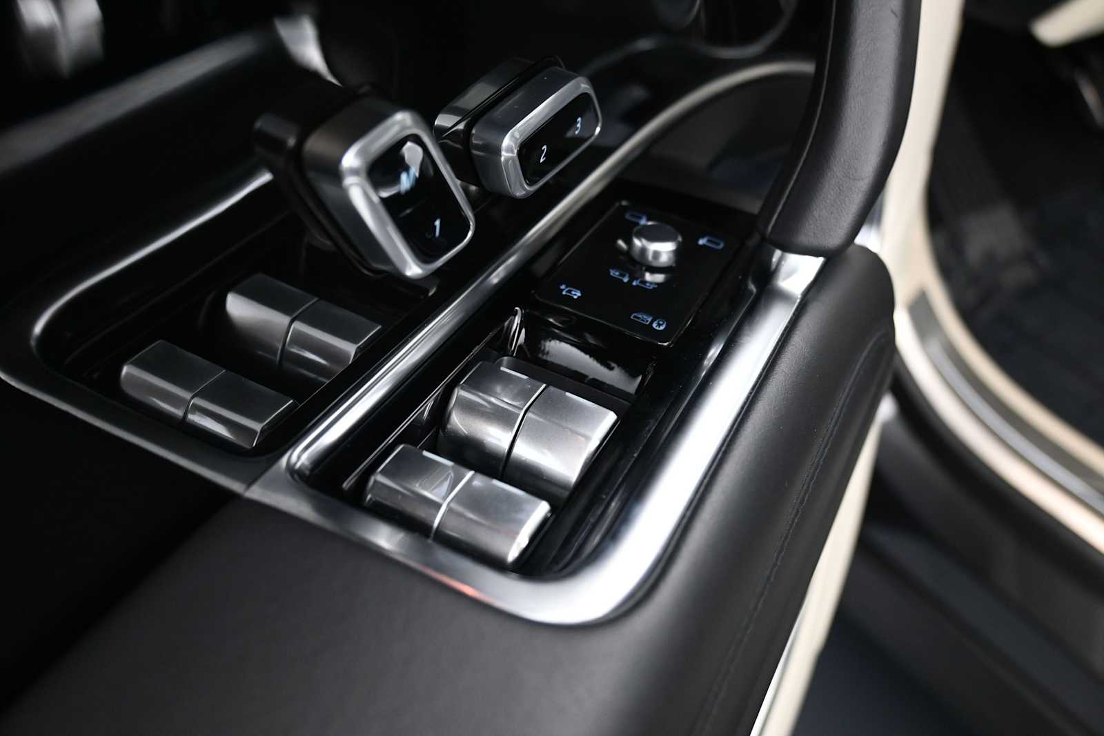 2023 Land Rover Range Rover SE - Photo 10