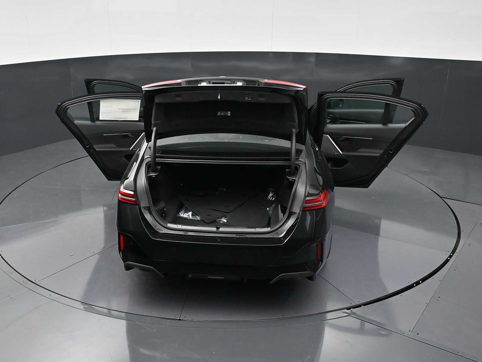 Thumbnail: 2026 BMW 5 Series - 34