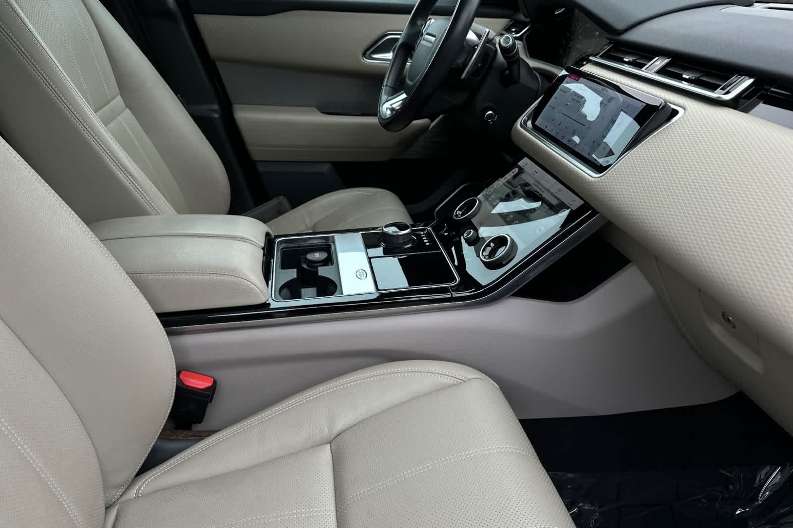Thumbnail: 2018 Land Rover Range Rover Velar - 17