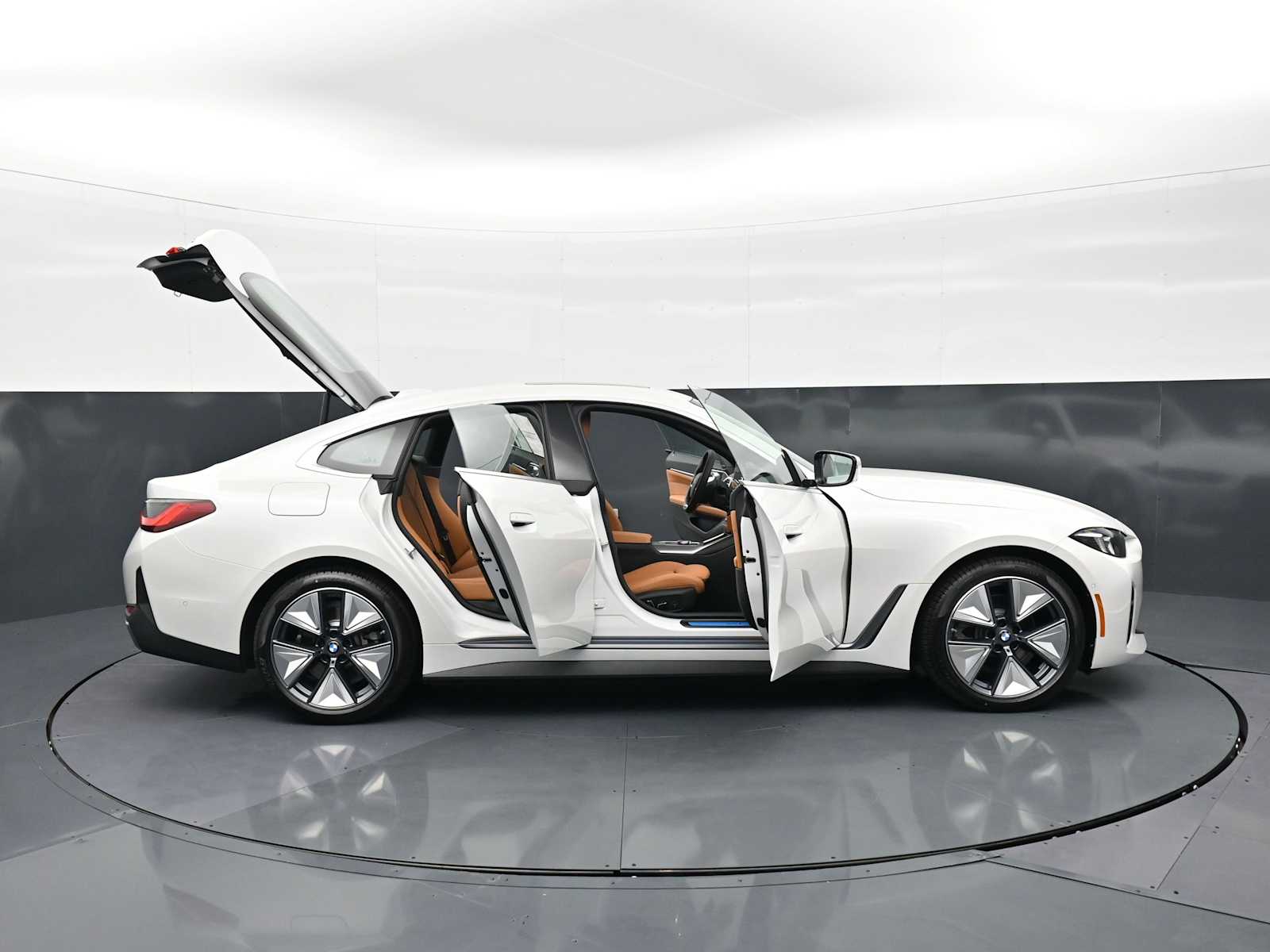 Thumbnail: 2026 BMW i4 - 35