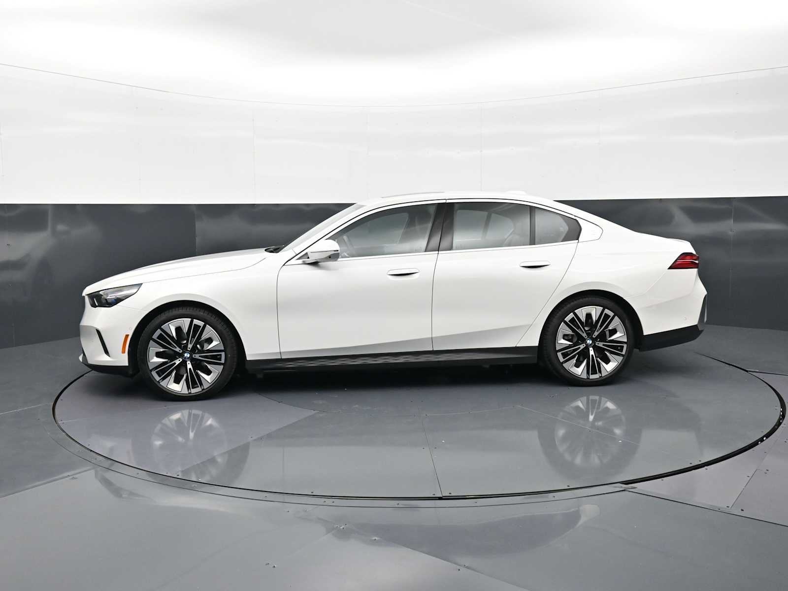 2026 BMW 5 Series 530i - Photo 8