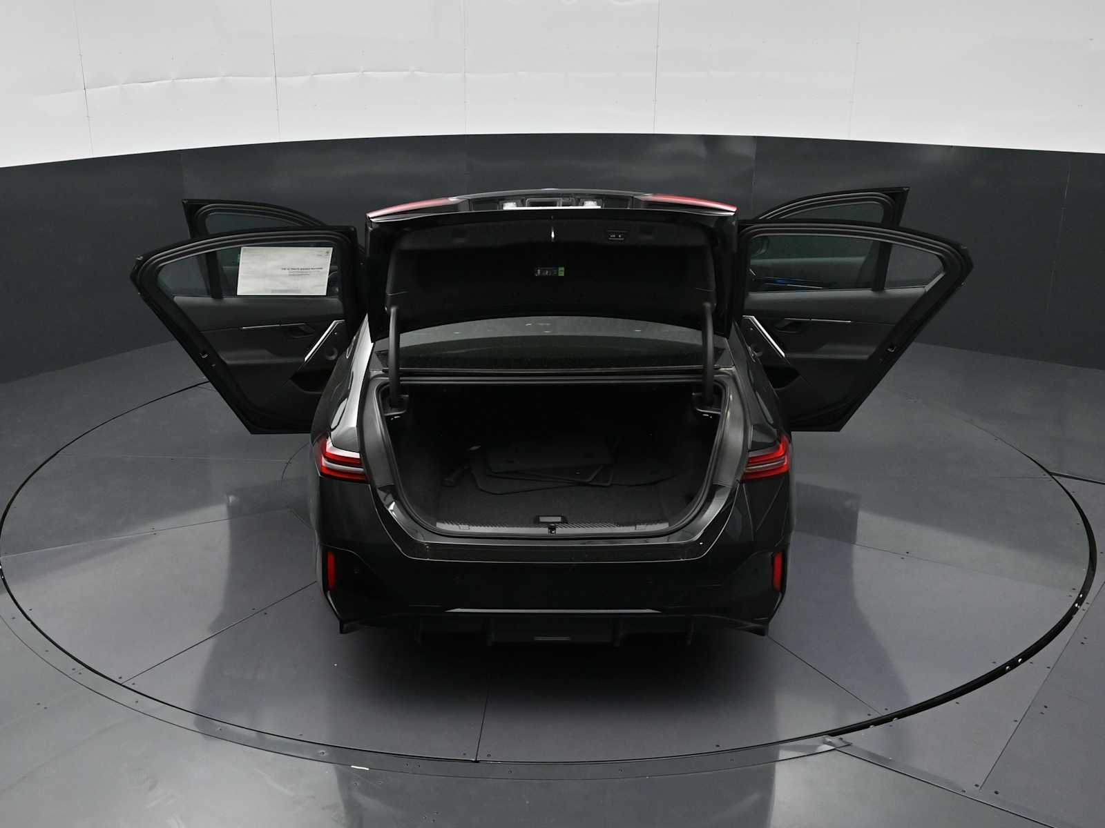 Thumbnail: 2026 BMW i5 - 34