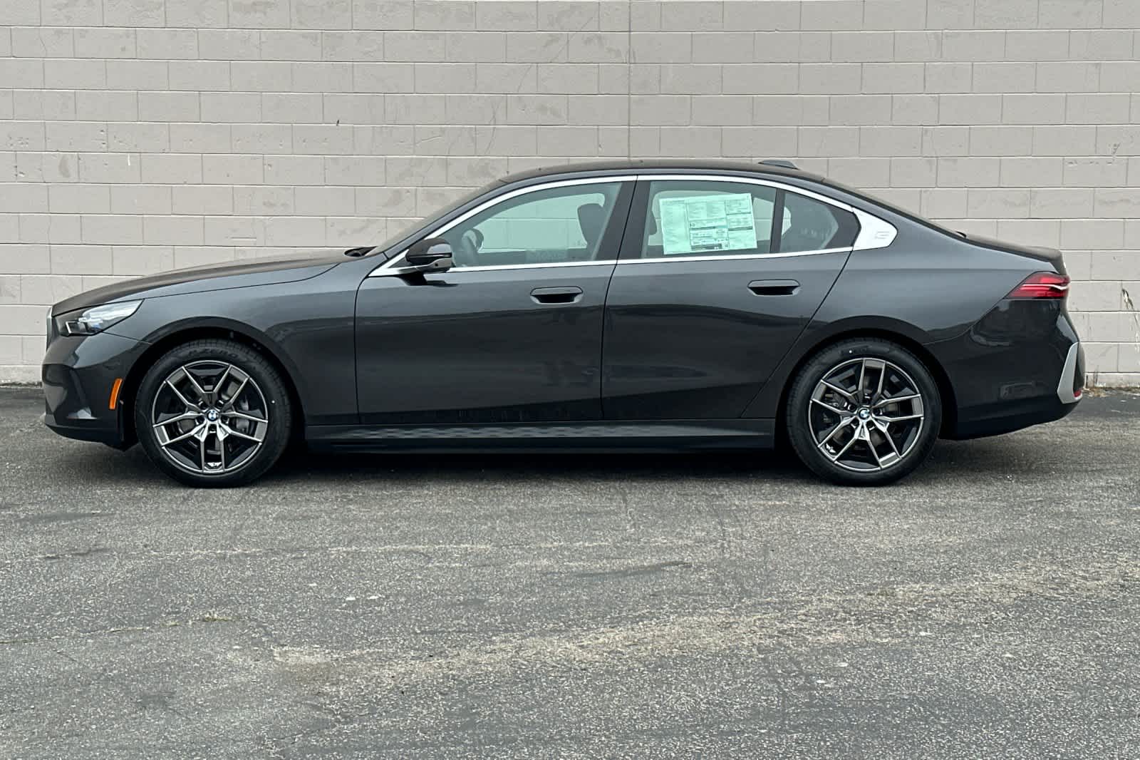 Thumbnail: 2026 BMW i5 - 5