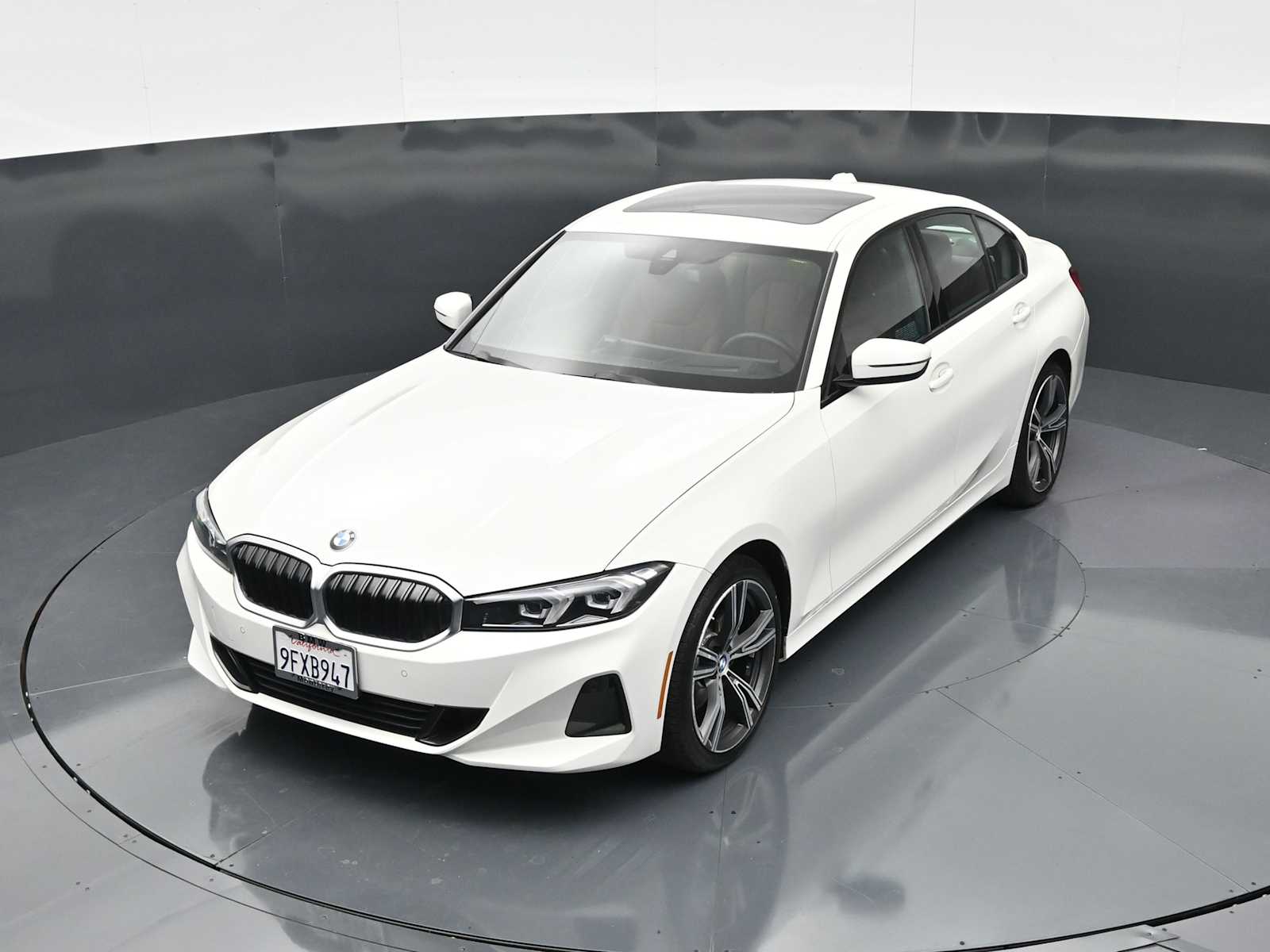 2023 BMW 3 Series 330i - Photo 17
