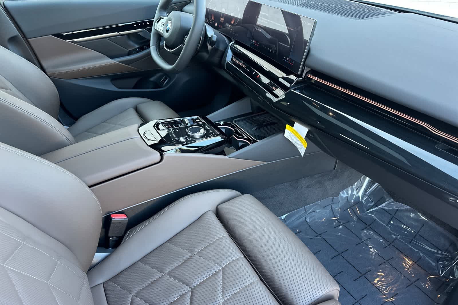 Thumbnail: 2026 BMW 5 Series - 17