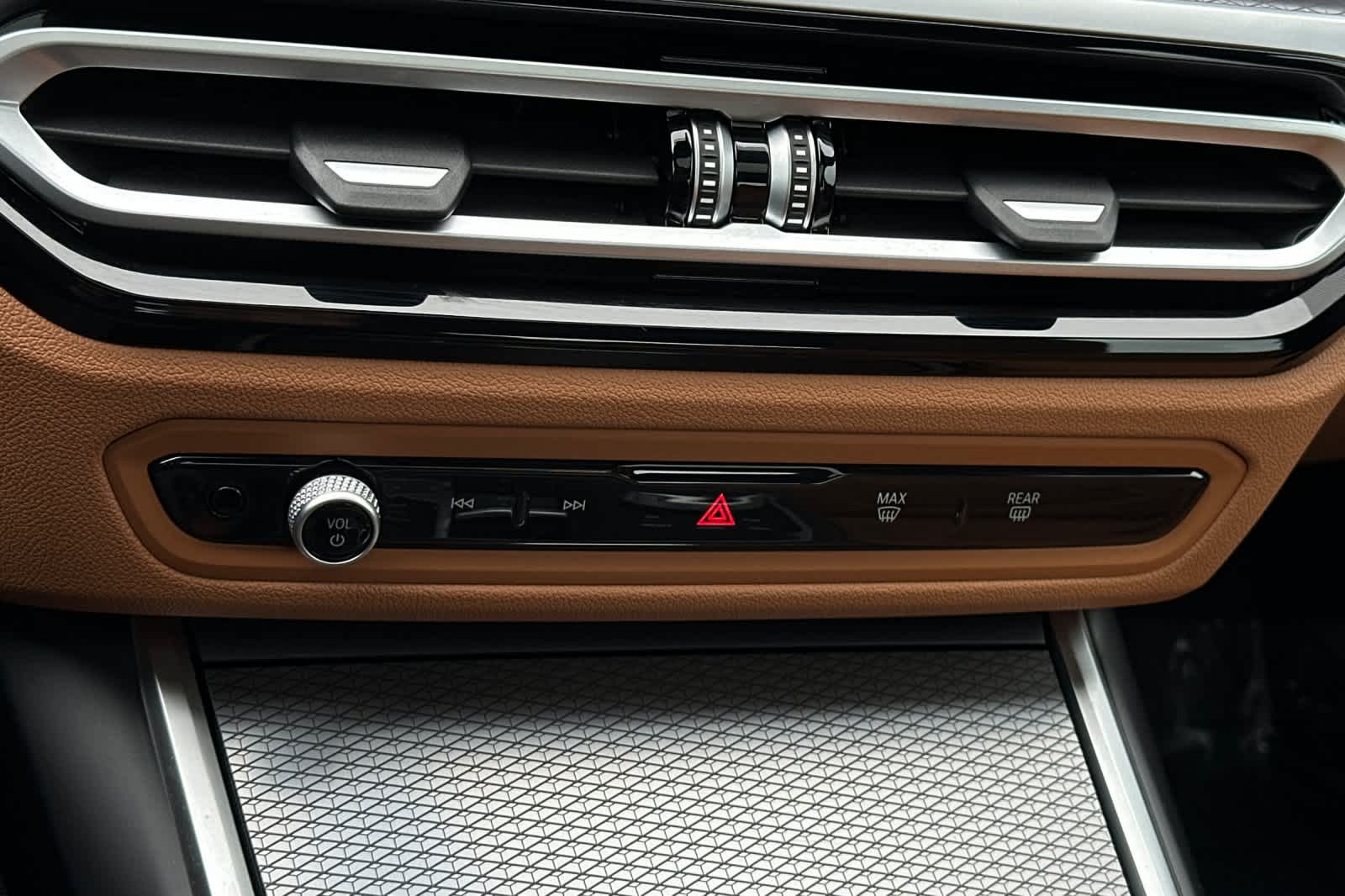 Thumbnail: 2024 BMW 3 Series - 23