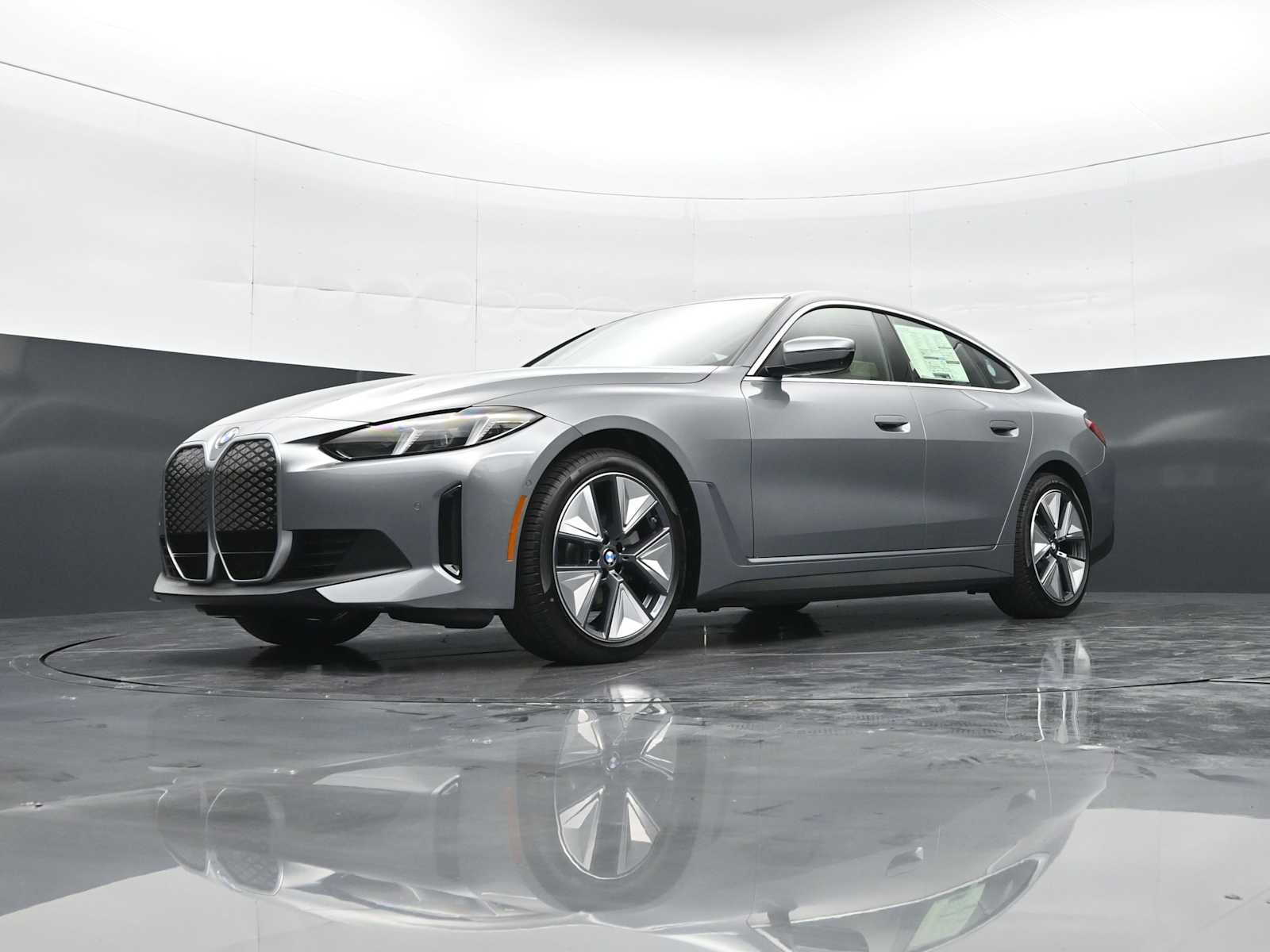 Thumbnail: 2026 BMW i4 - 25