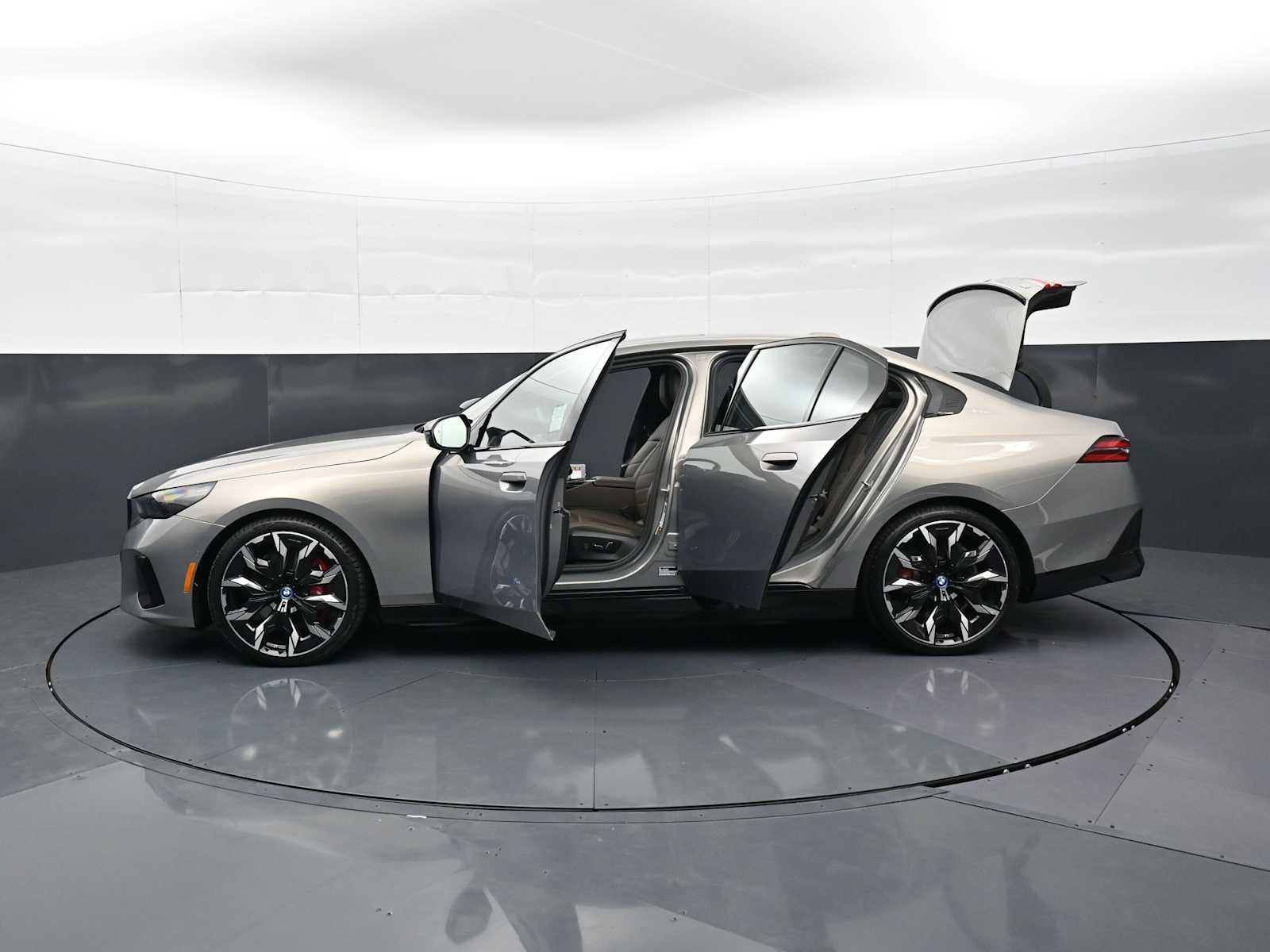2024 BMW i5 M60 - Photo 36