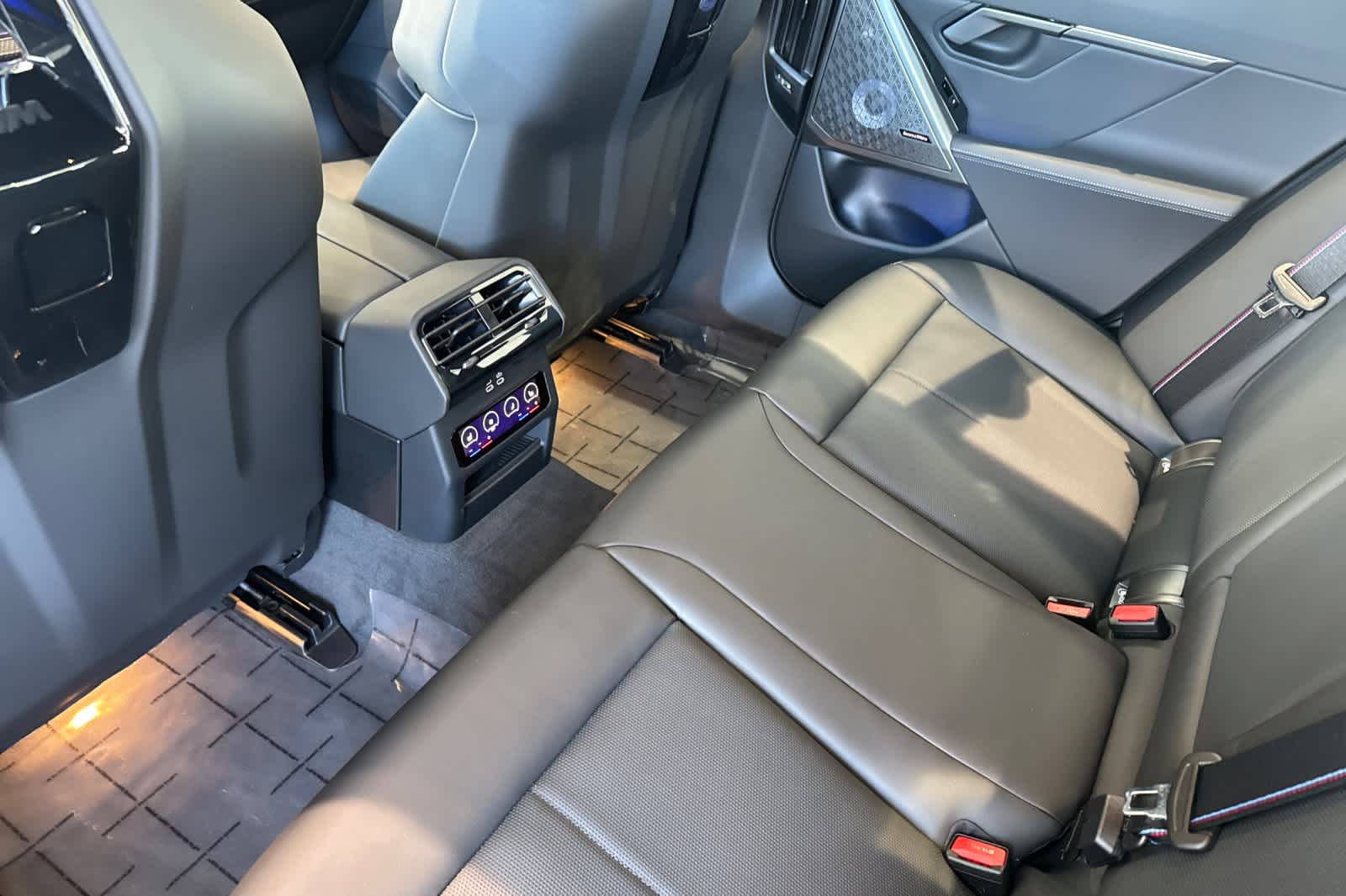 Thumbnail: 2026 BMW M5 - 4