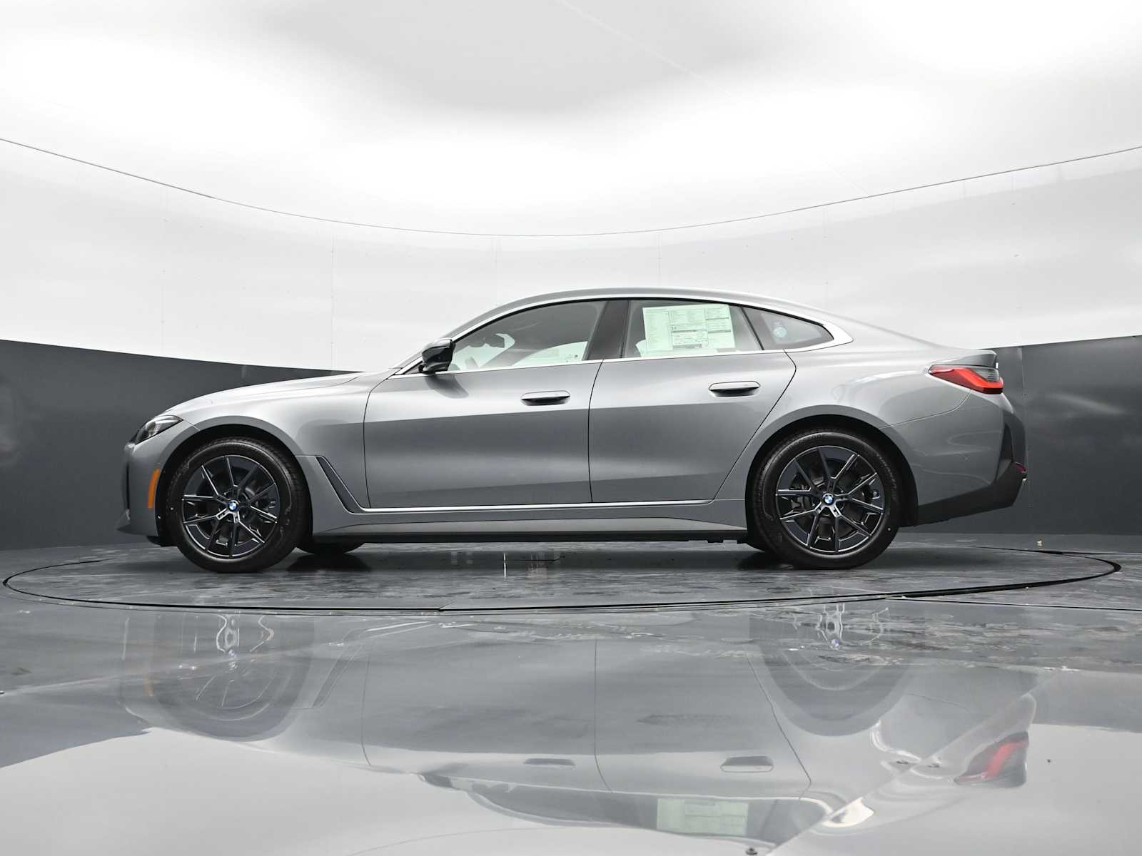 Thumbnail: 2026 BMW i4 - 32