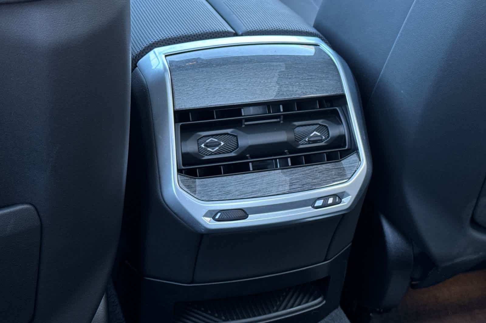 Thumbnail: 2023 BMW 7 Series - 14