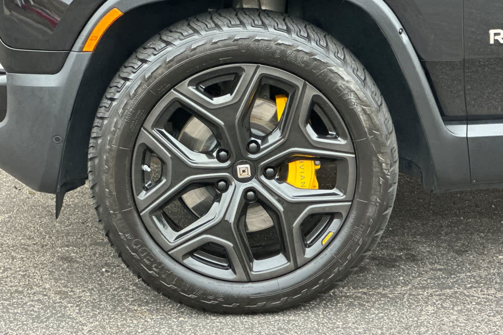 Thumbnail: 2023 Rivian R1S - 28