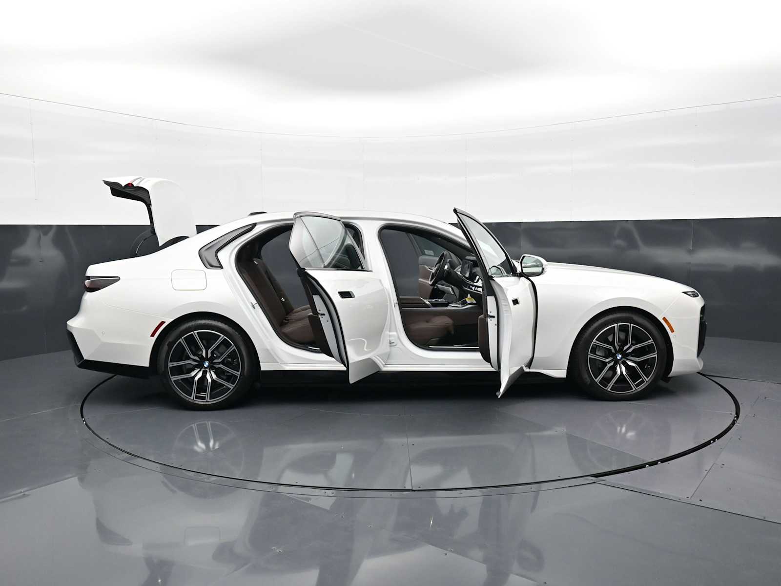 Thumbnail: 2025 BMW 7 Series - 35