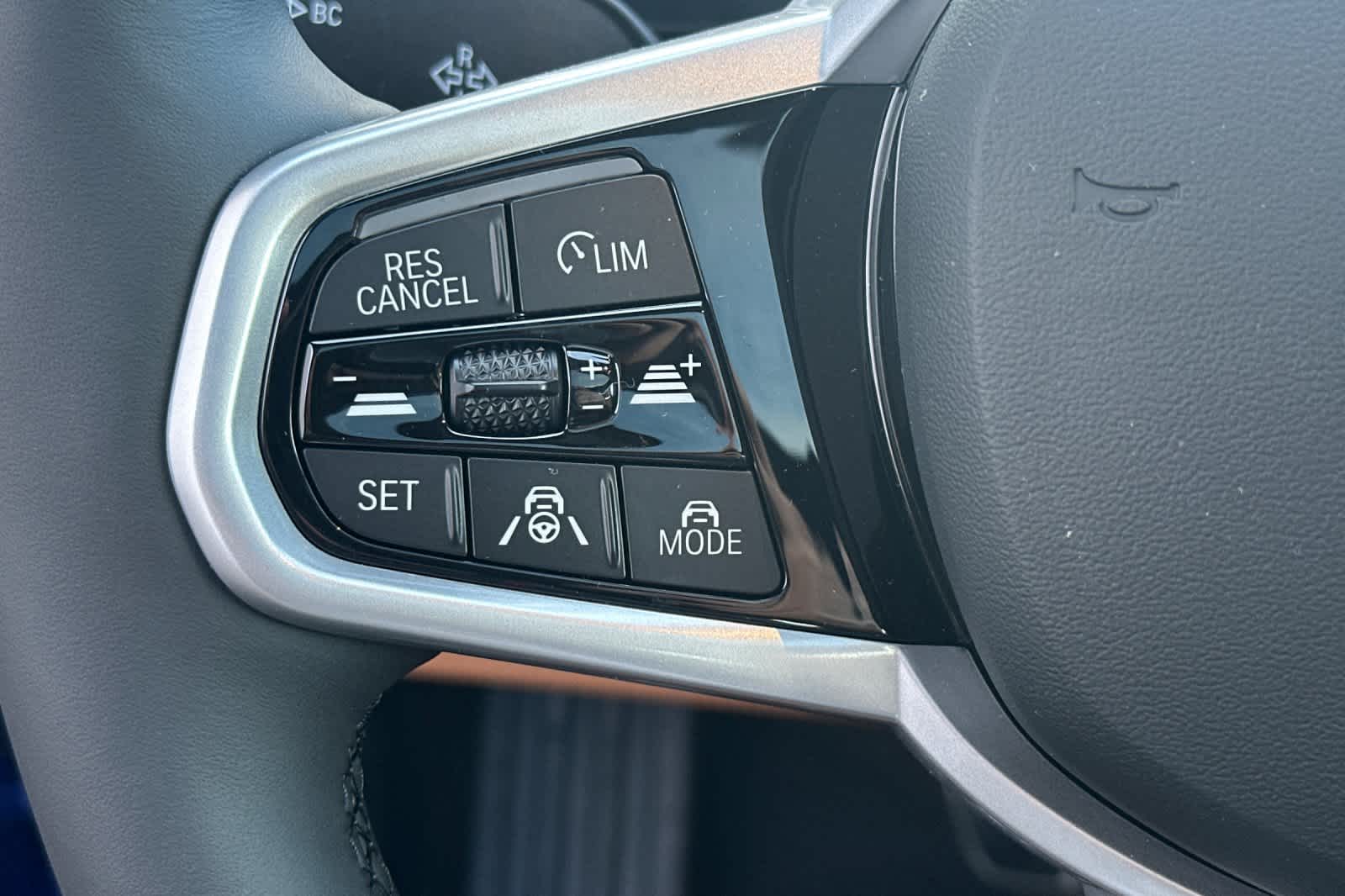 Thumbnail: 2025 BMW i4 - 27