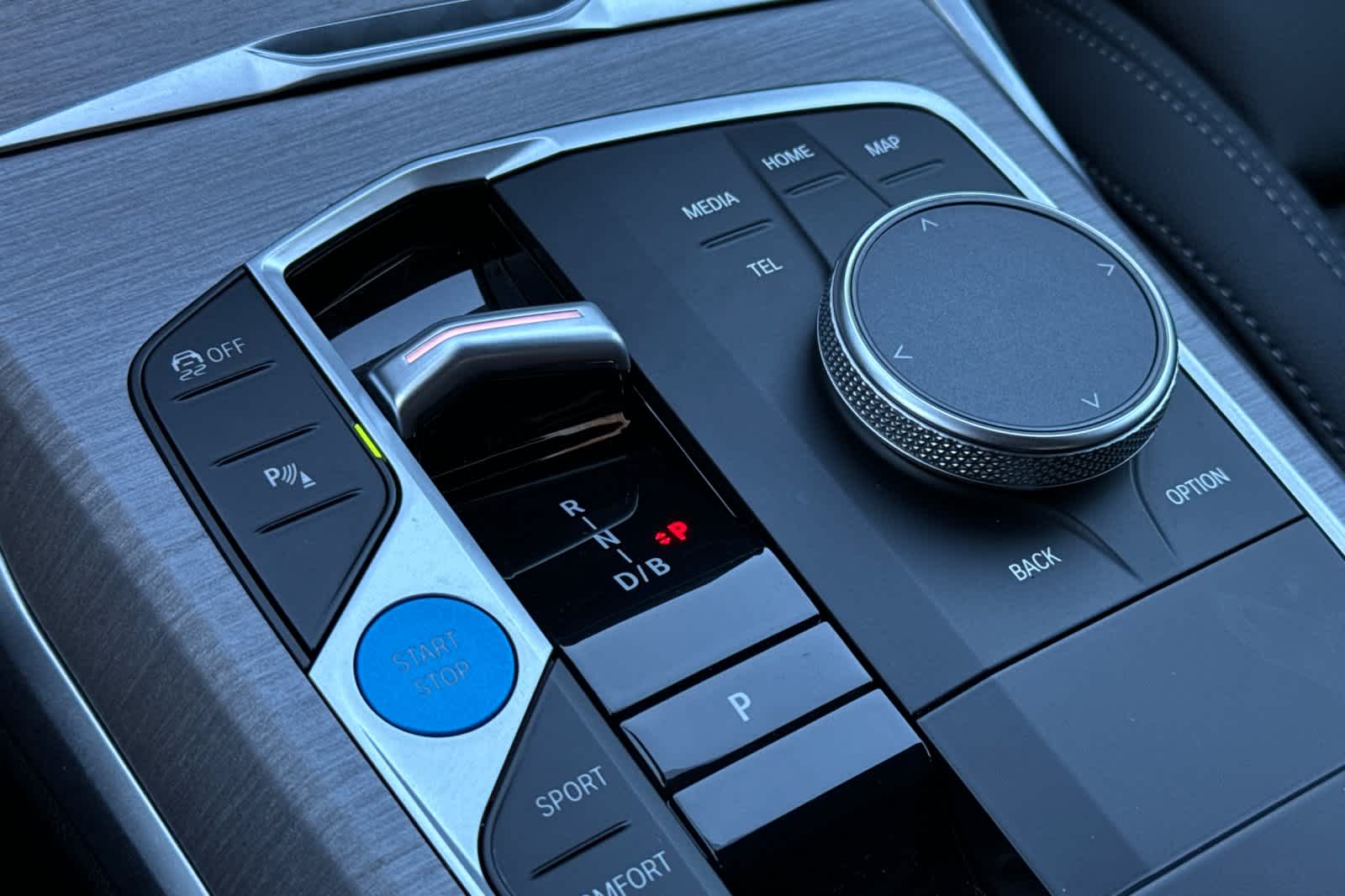 Thumbnail: 2025 BMW i4 - 22