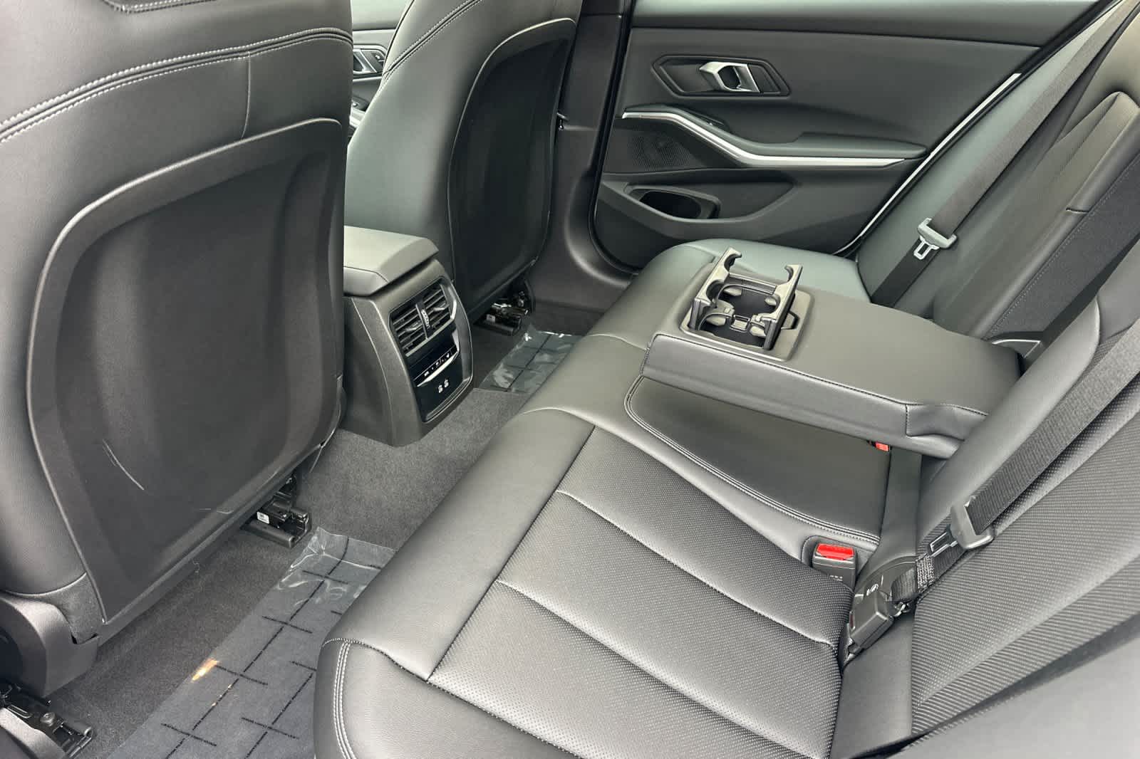 Thumbnail: 2024 BMW 3 Series - 4