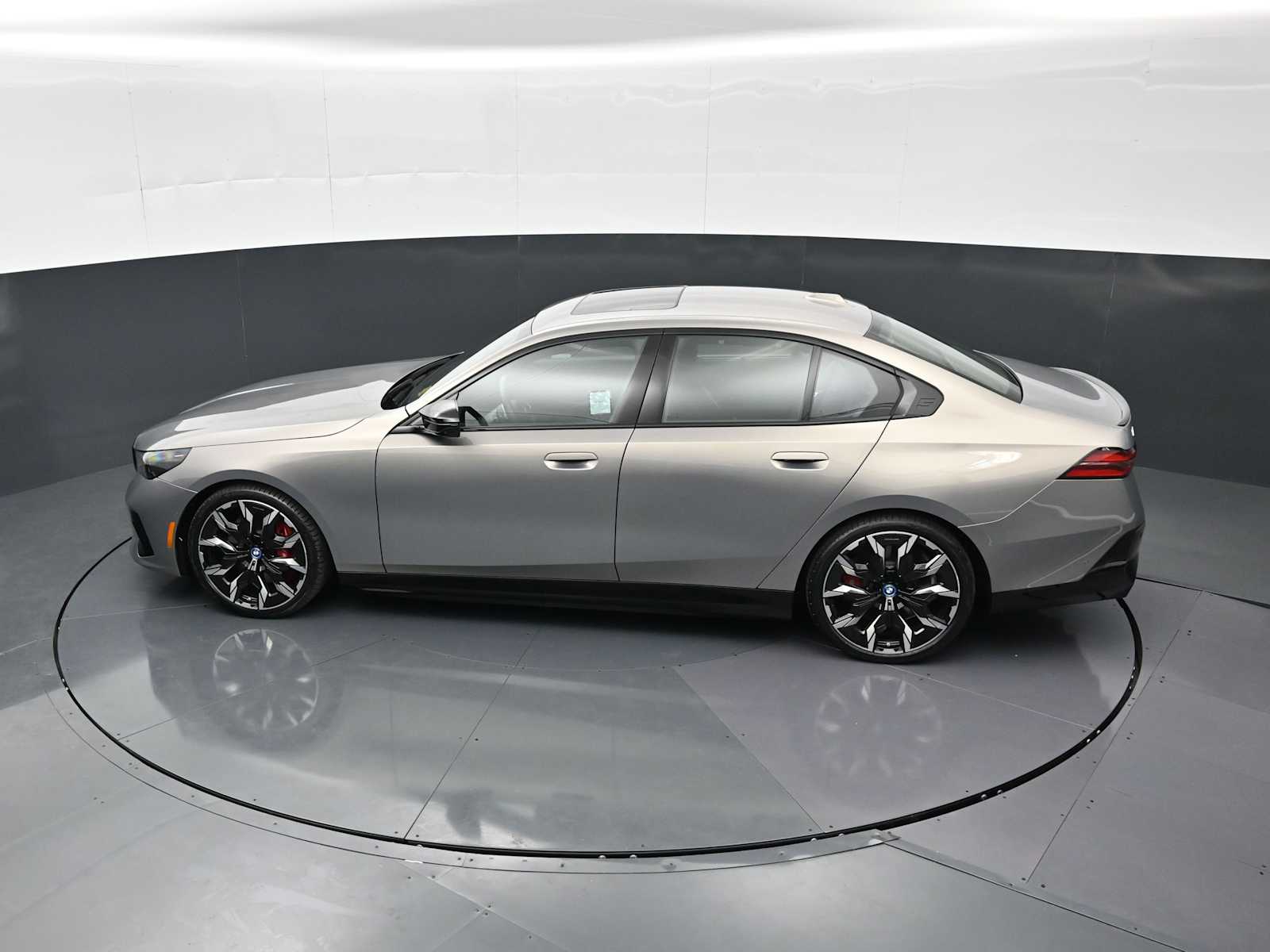 2024 BMW i5 M60 - Photo 24
