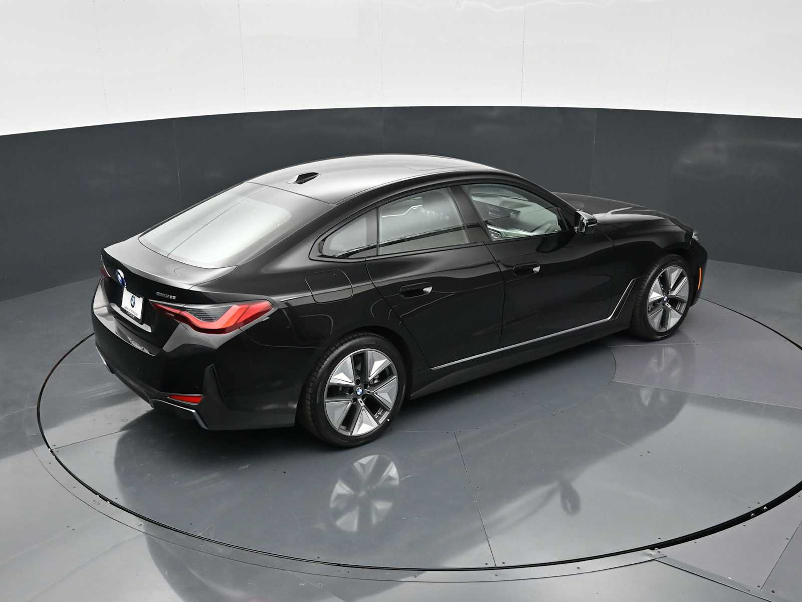 Thumbnail: 2023 BMW i4 - 20