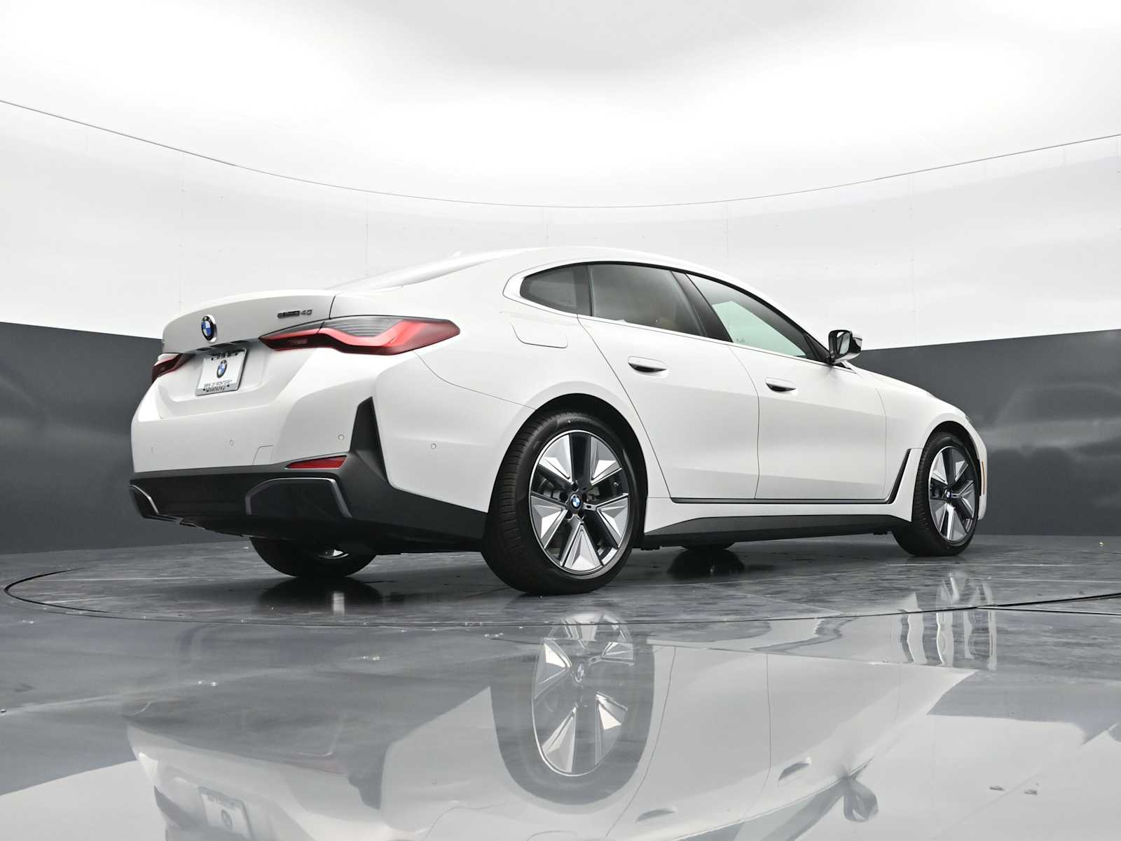 Thumbnail: 2026 BMW i4 - 29