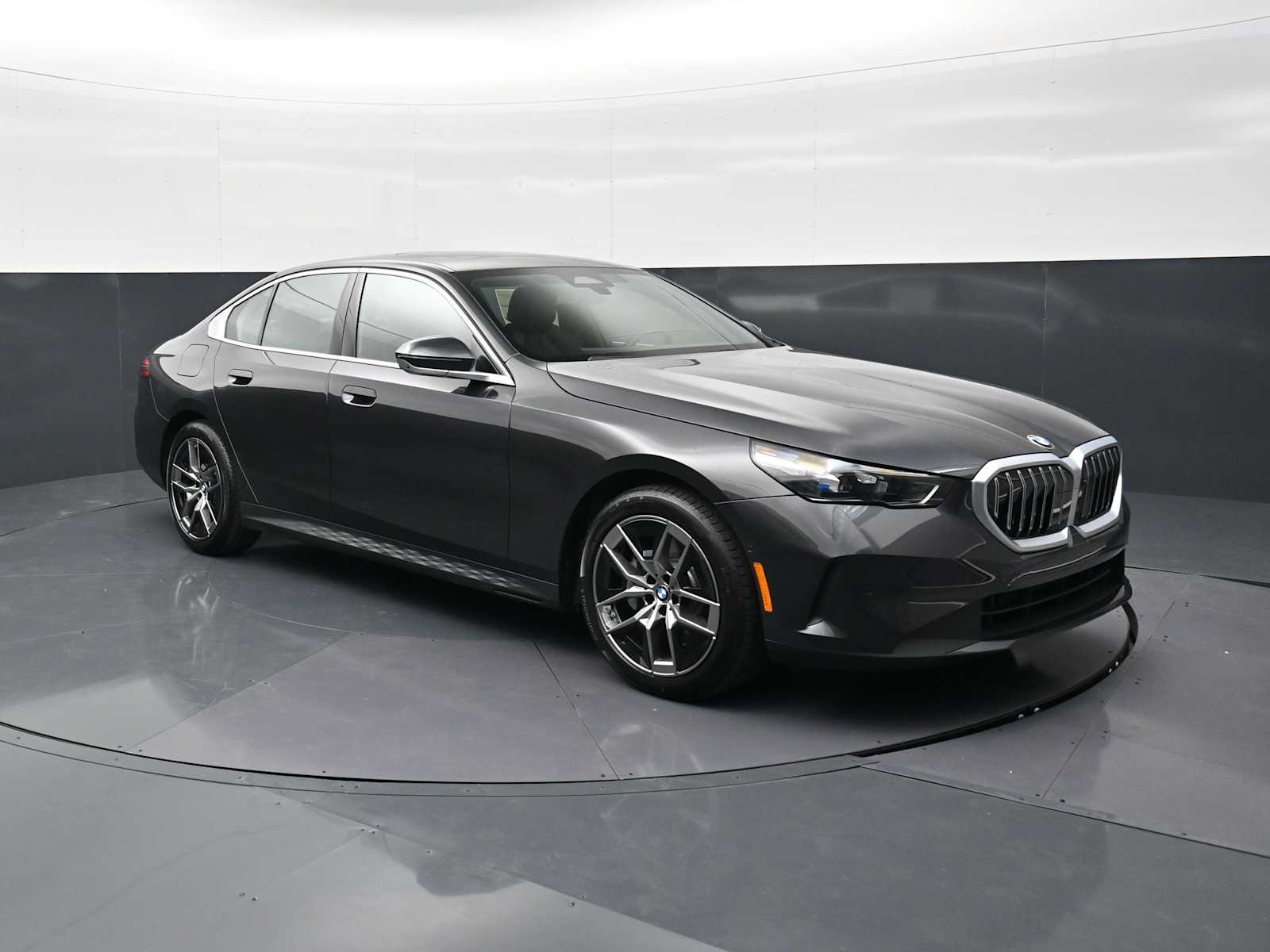 Thumbnail: 2026 BMW 5 Series - 3