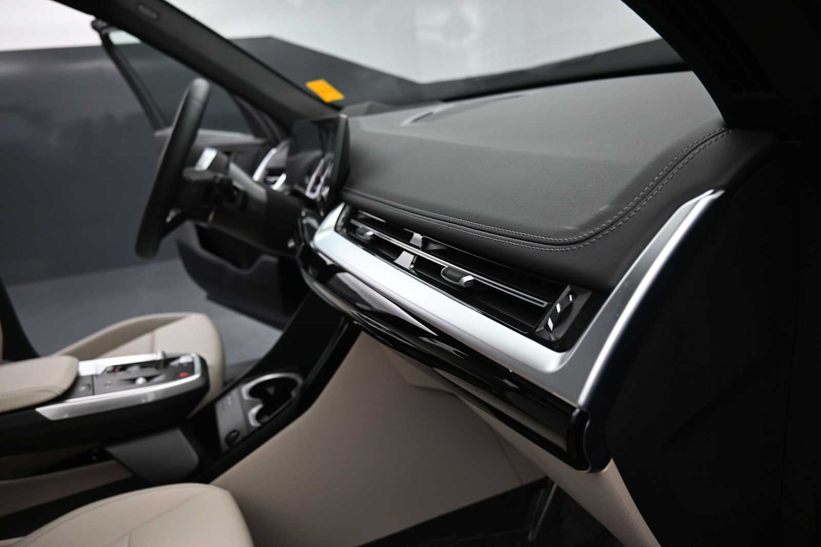 Thumbnail: 2025 BMW X1 - 15