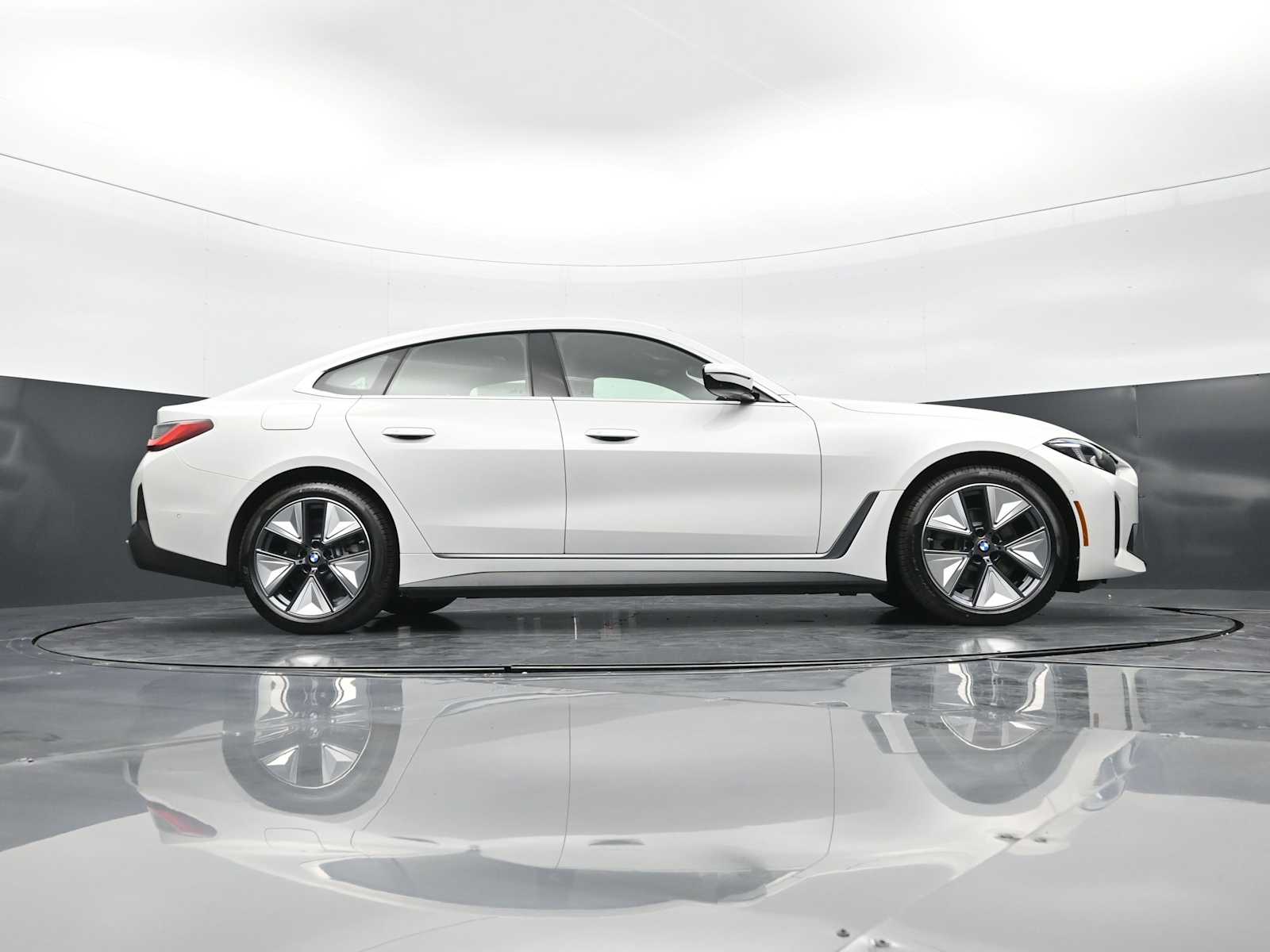 Thumbnail: 2026 BMW i4 - 28