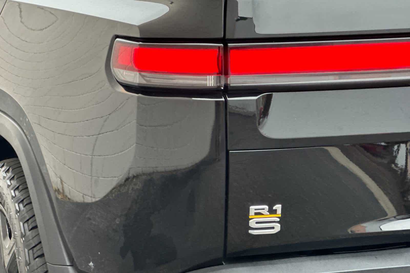 Thumbnail: 2023 Rivian R1S - 29