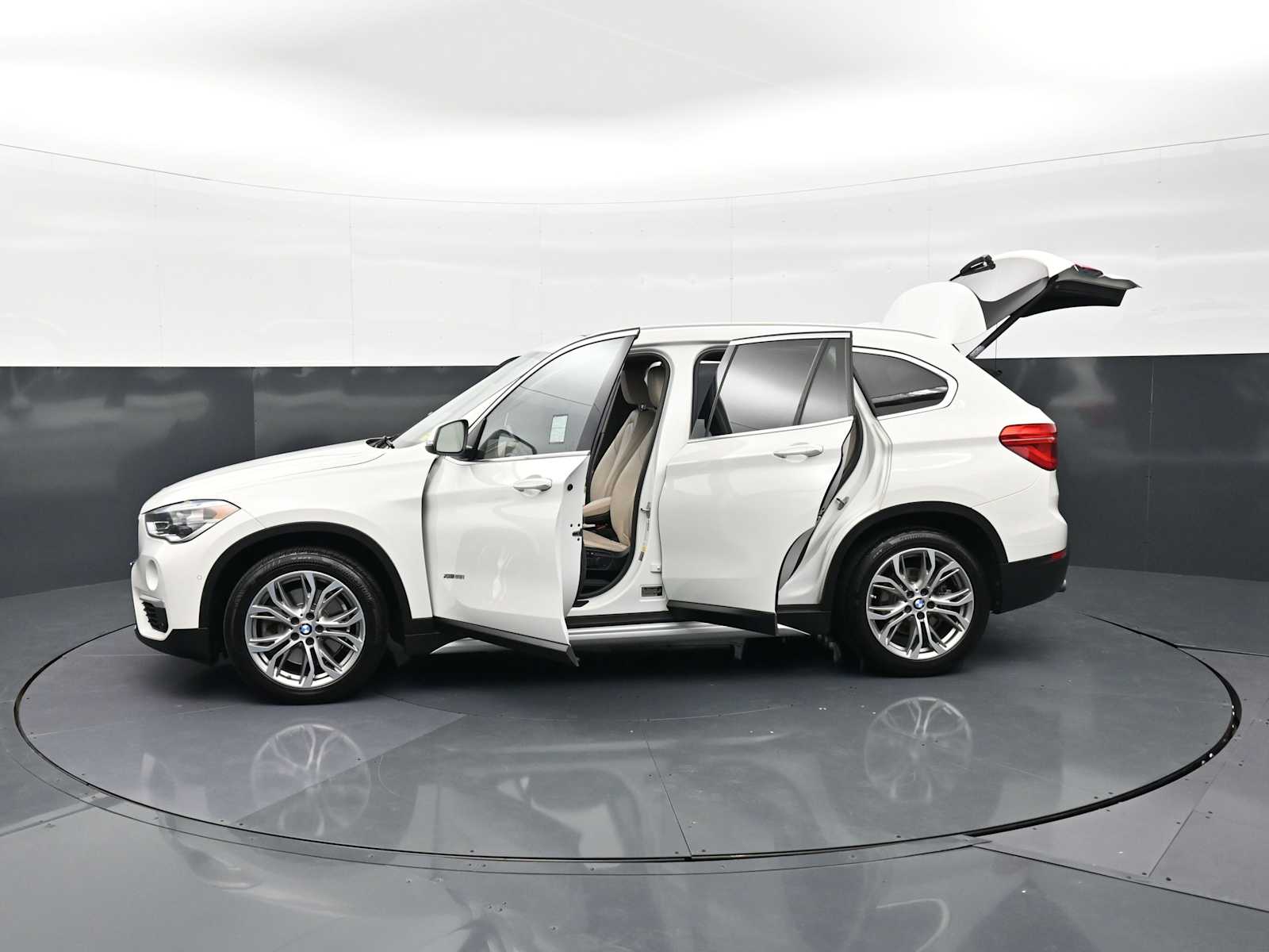 Thumbnail: 2016 BMW X1 - 35