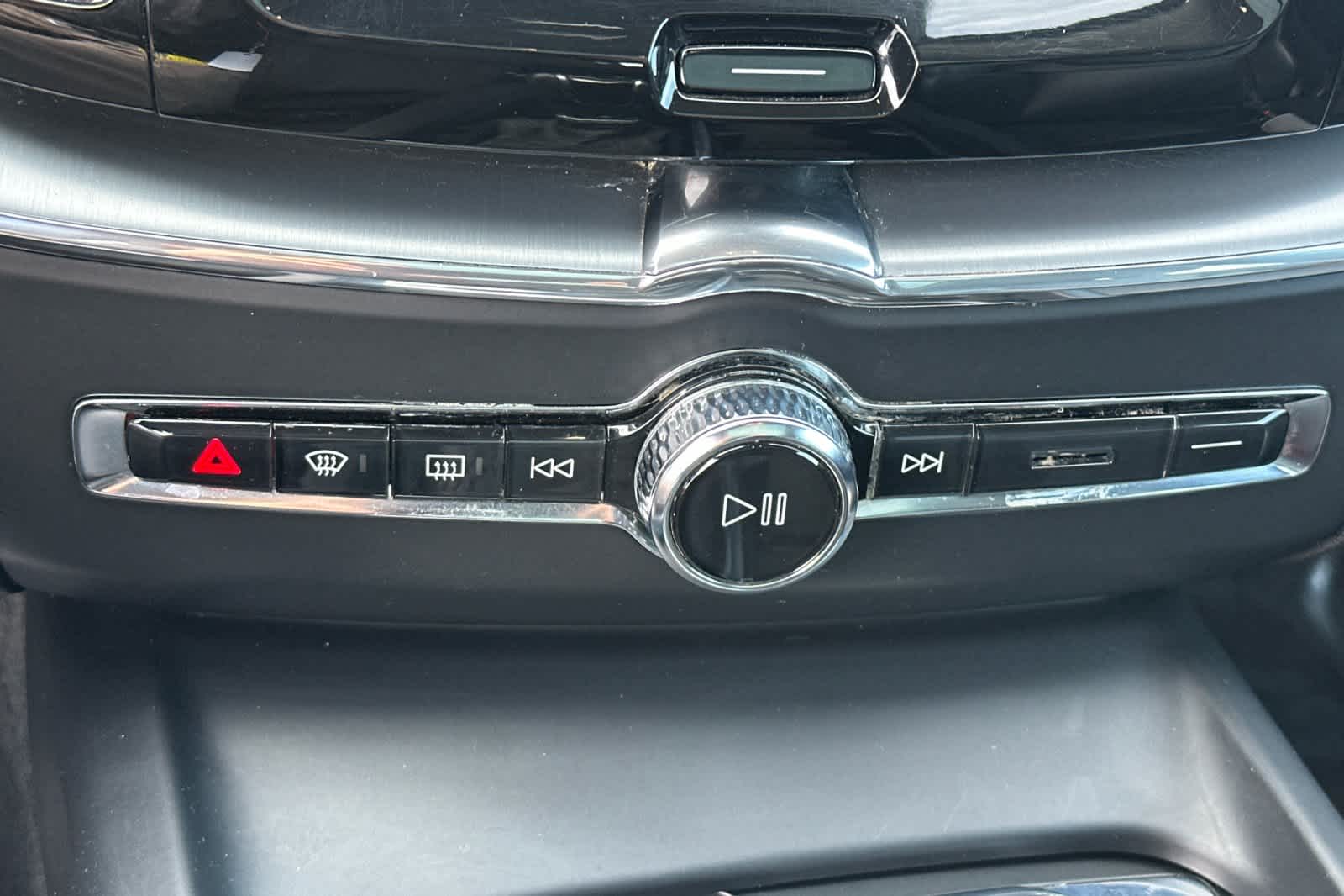 Thumbnail: 2018 Volvo XC60 - 21