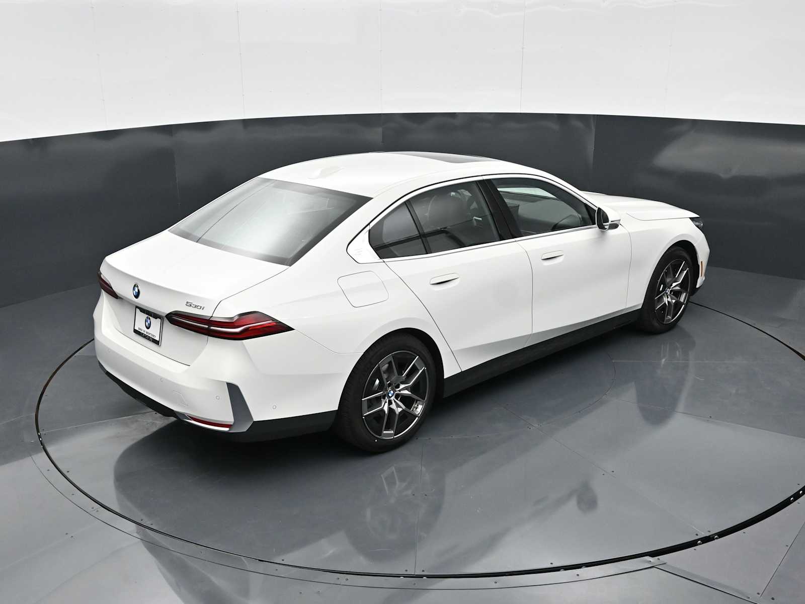 Thumbnail: 2026 BMW 5 Series - 18