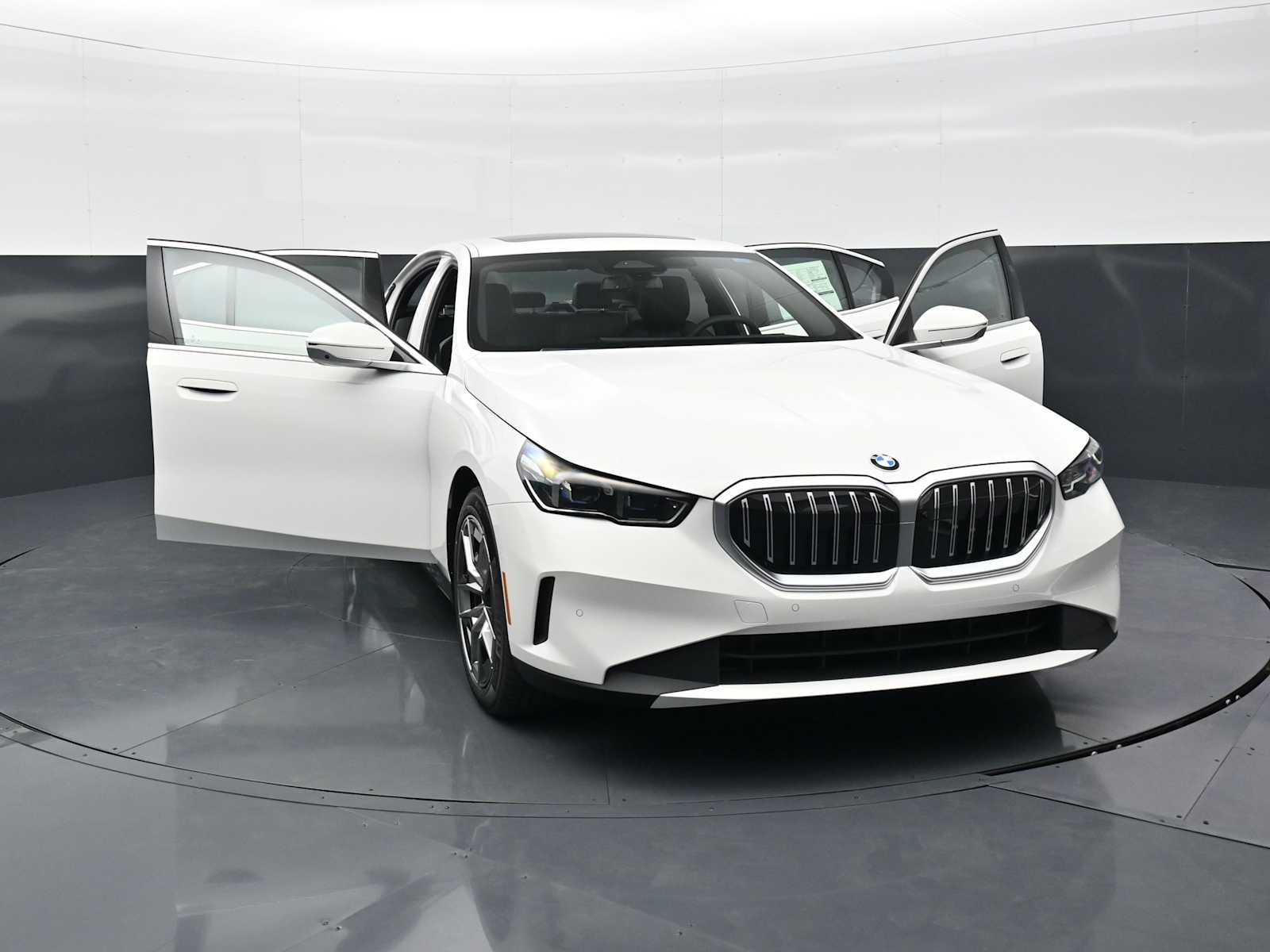 Thumbnail: 2026 BMW 5 Series - 33