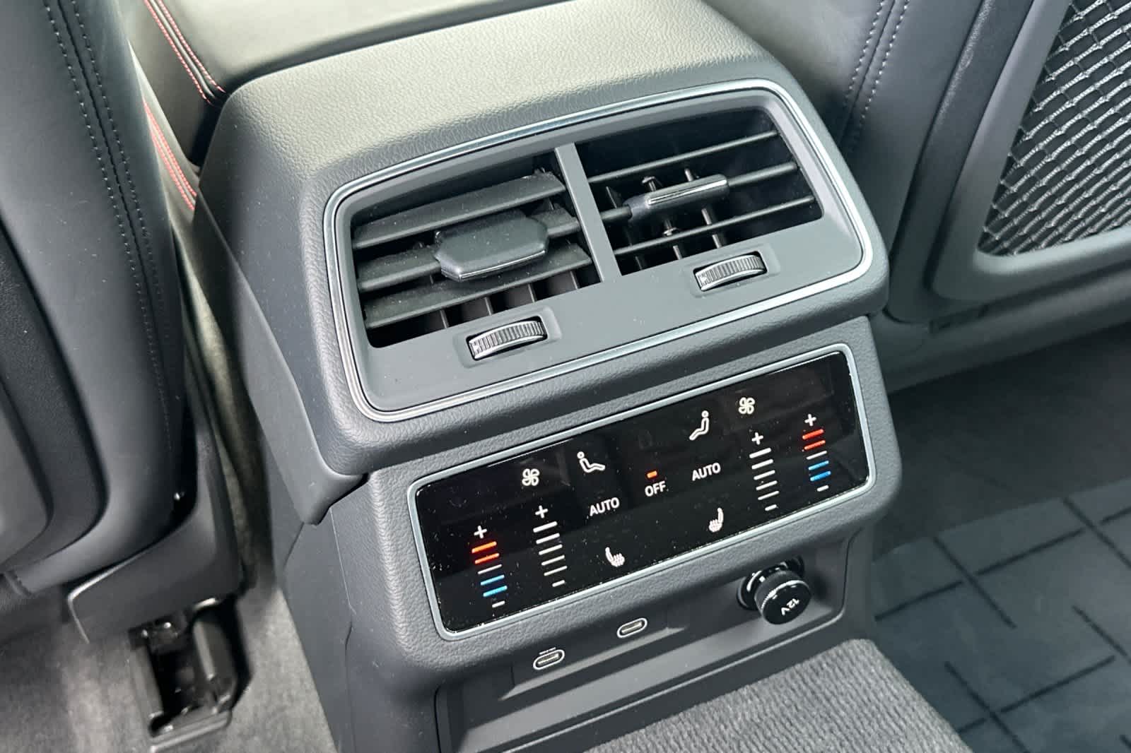 Thumbnail: 2024 Audi RS 7 - 14