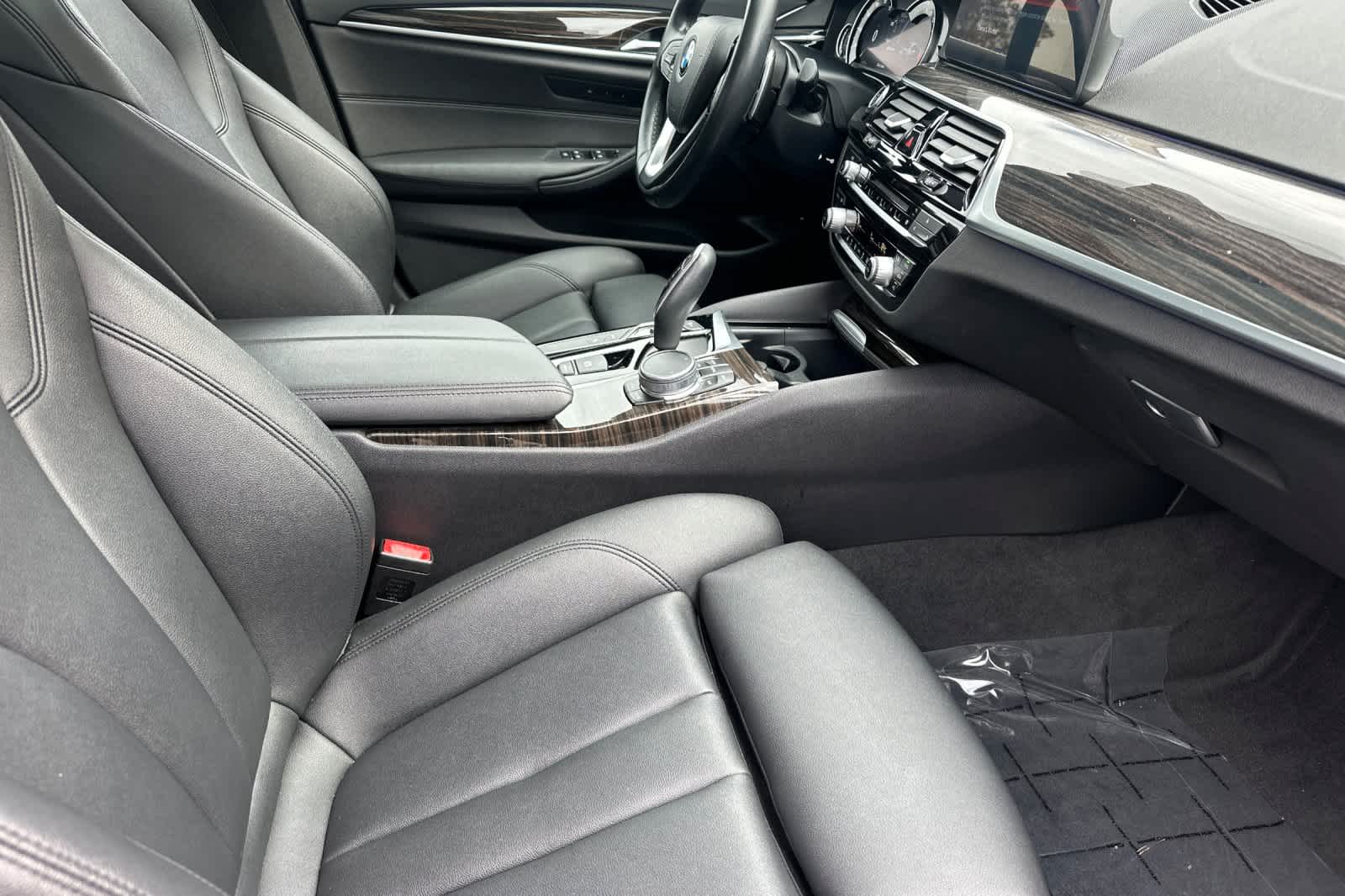 Thumbnail: 2018 BMW 5 Series - 16