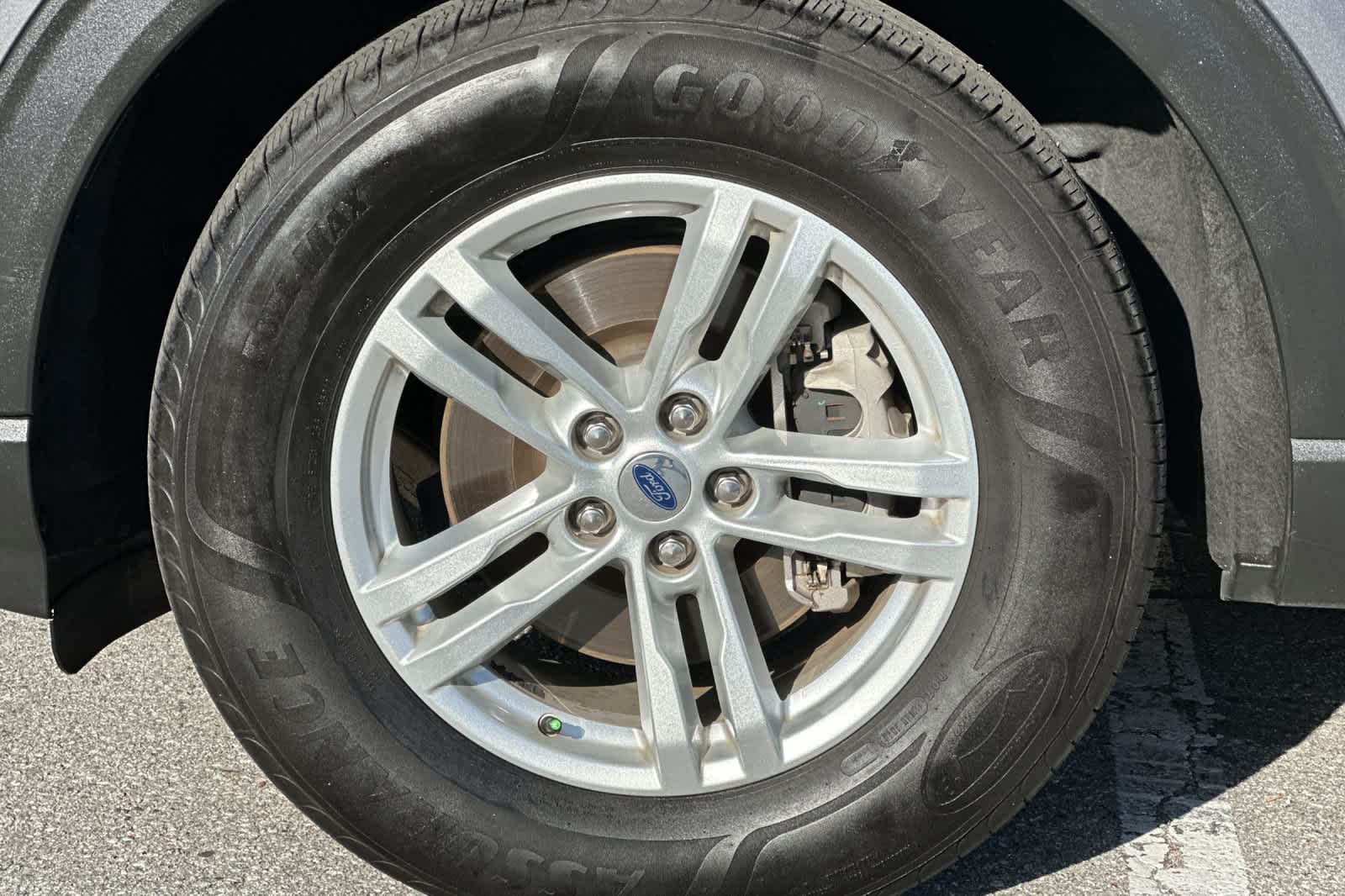 Thumbnail: 2022 Ford Explorer - 32