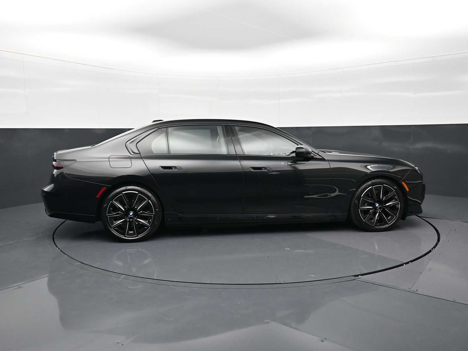 Thumbnail: 2026 BMW 7 Series - 4