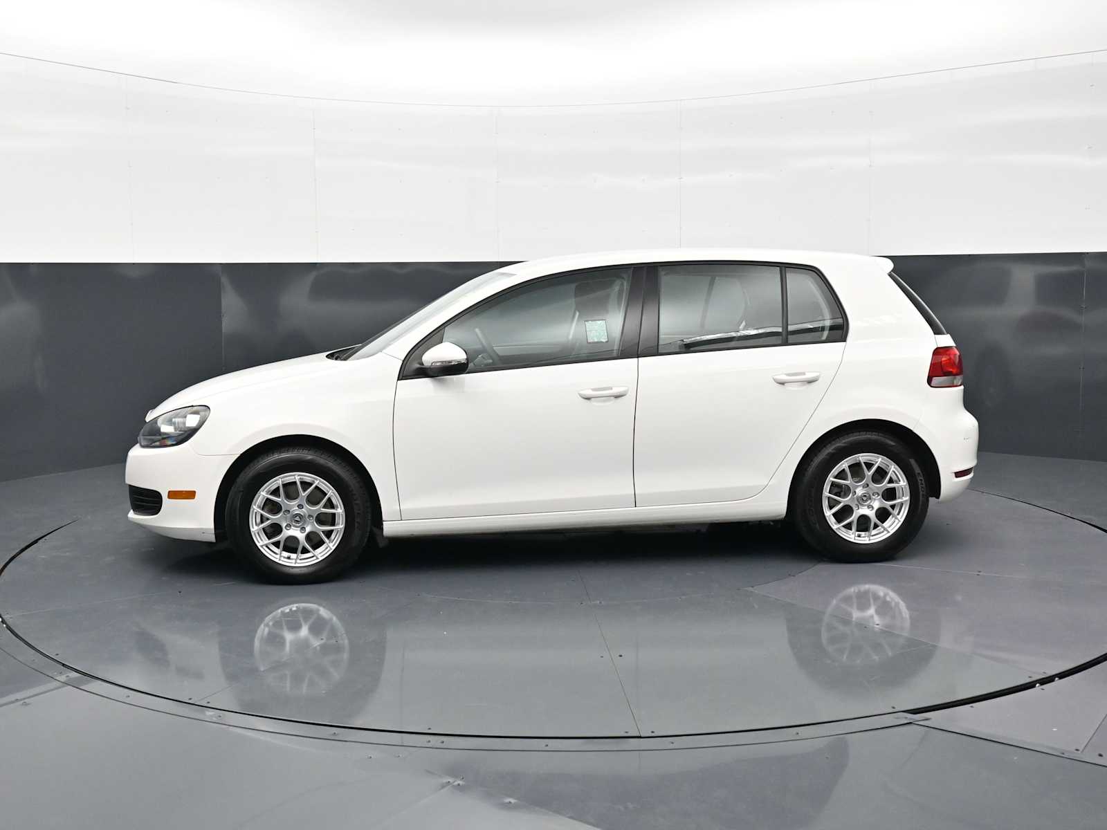Thumbnail: 2010 Volkswagen Golf - 8