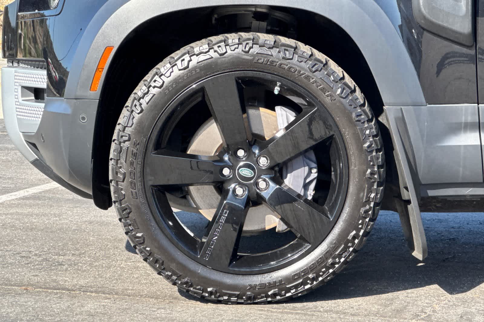 Thumbnail: 2020 Land Rover Defender - 31