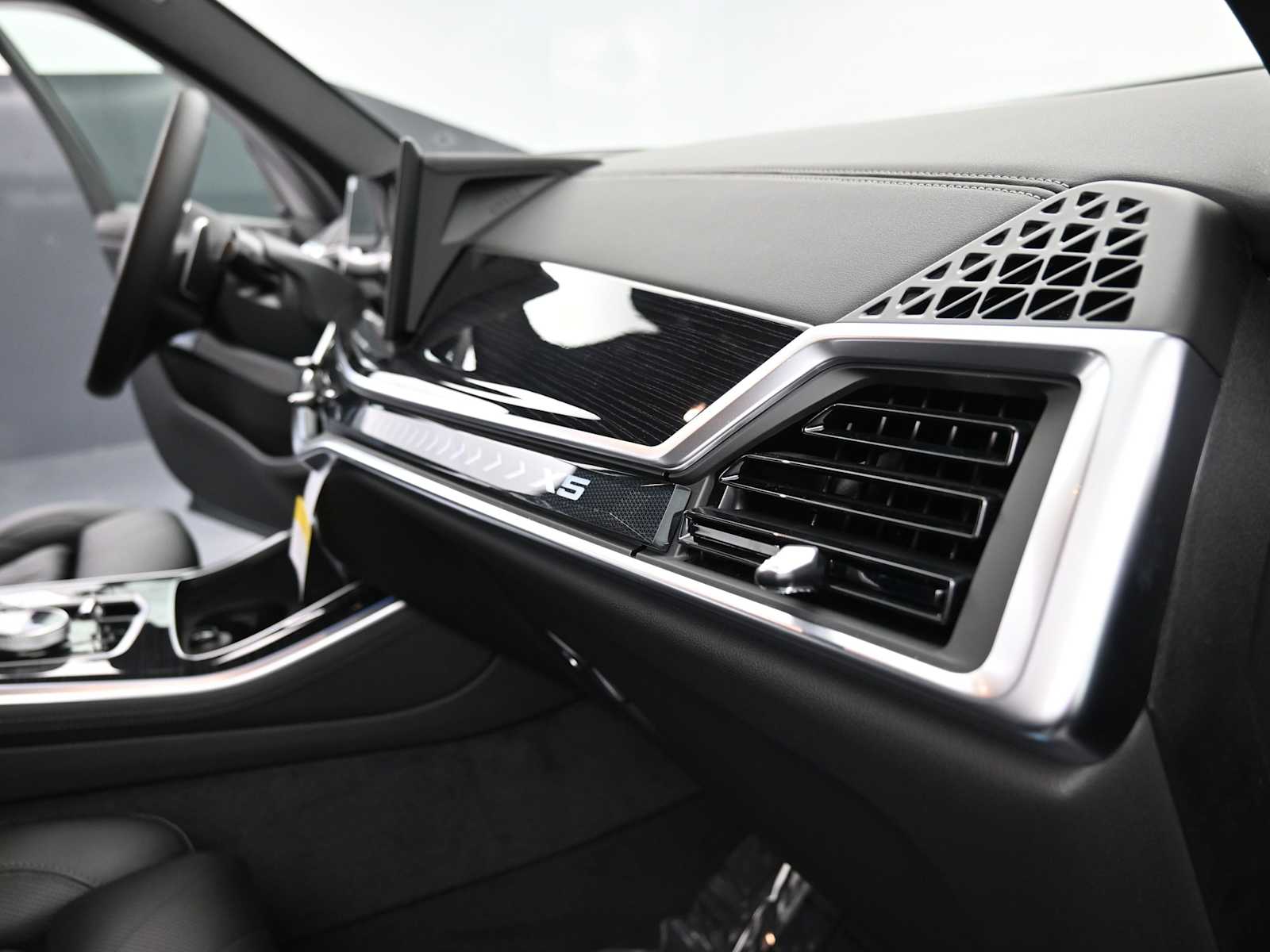Thumbnail: 2026 BMW X5 - 16