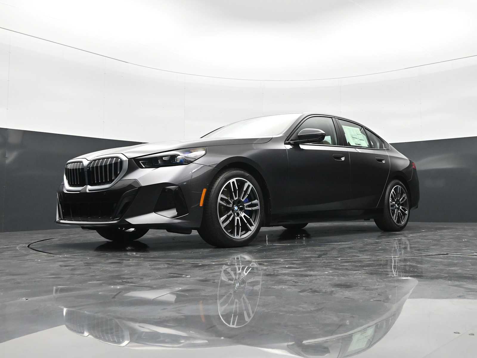 Thumbnail: 2026 BMW 5 Series - 25