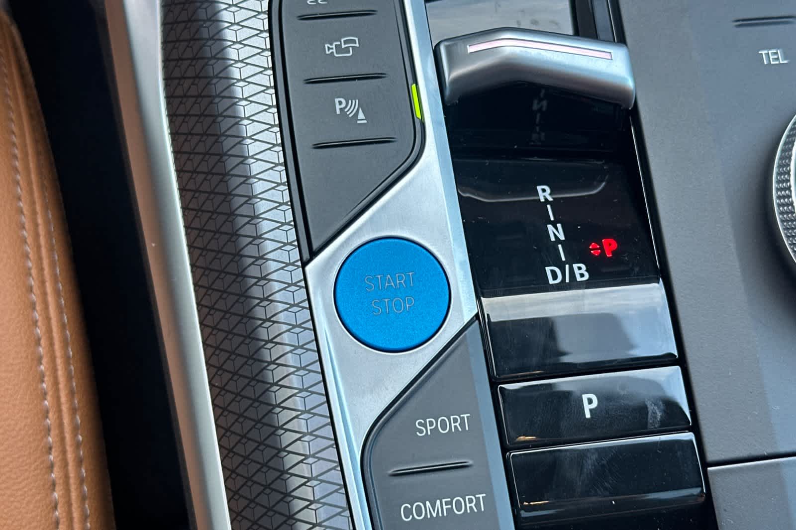 Thumbnail: 2025 BMW i4 - 25