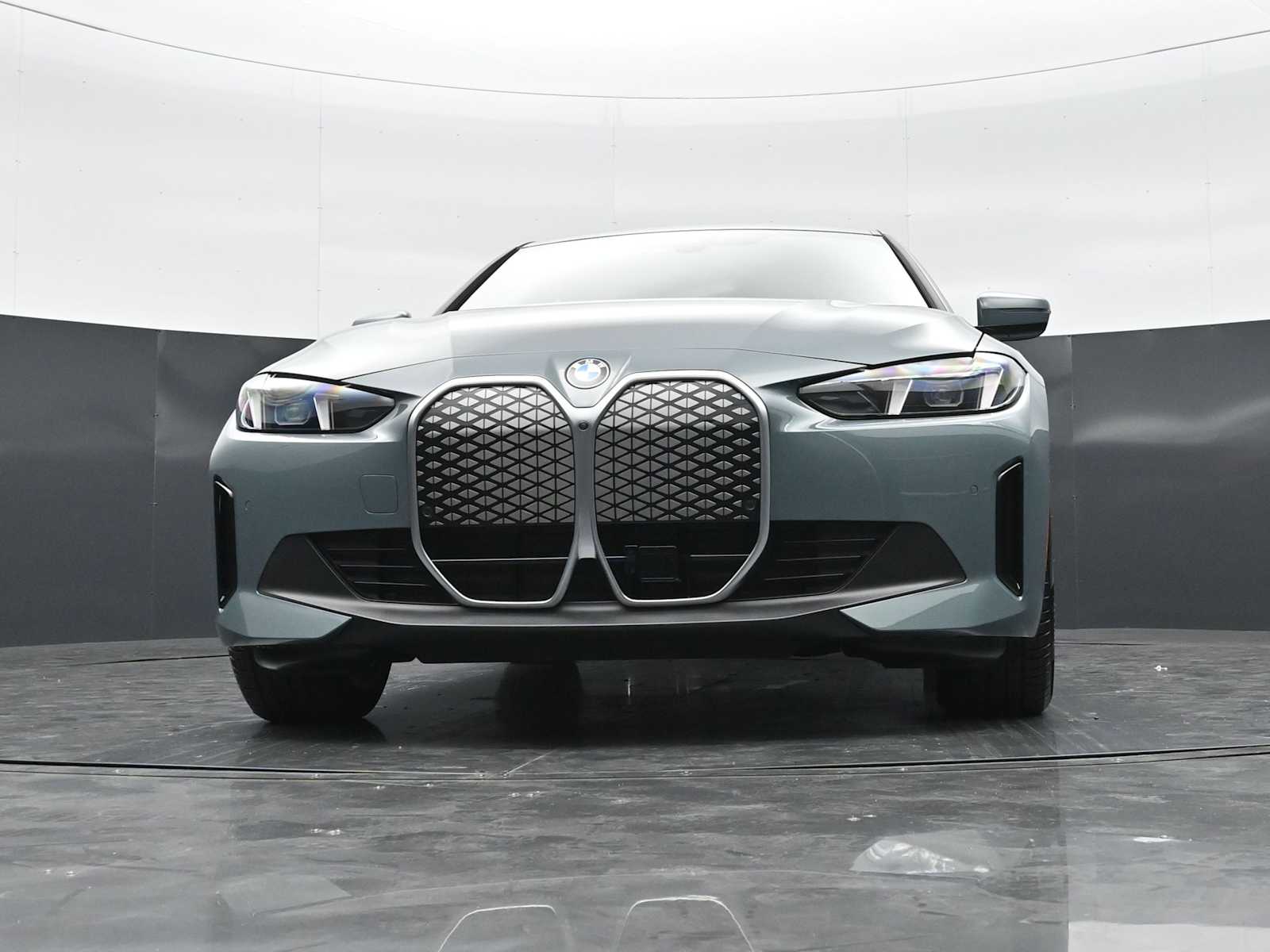 Thumbnail: 2026 BMW i4 - 17