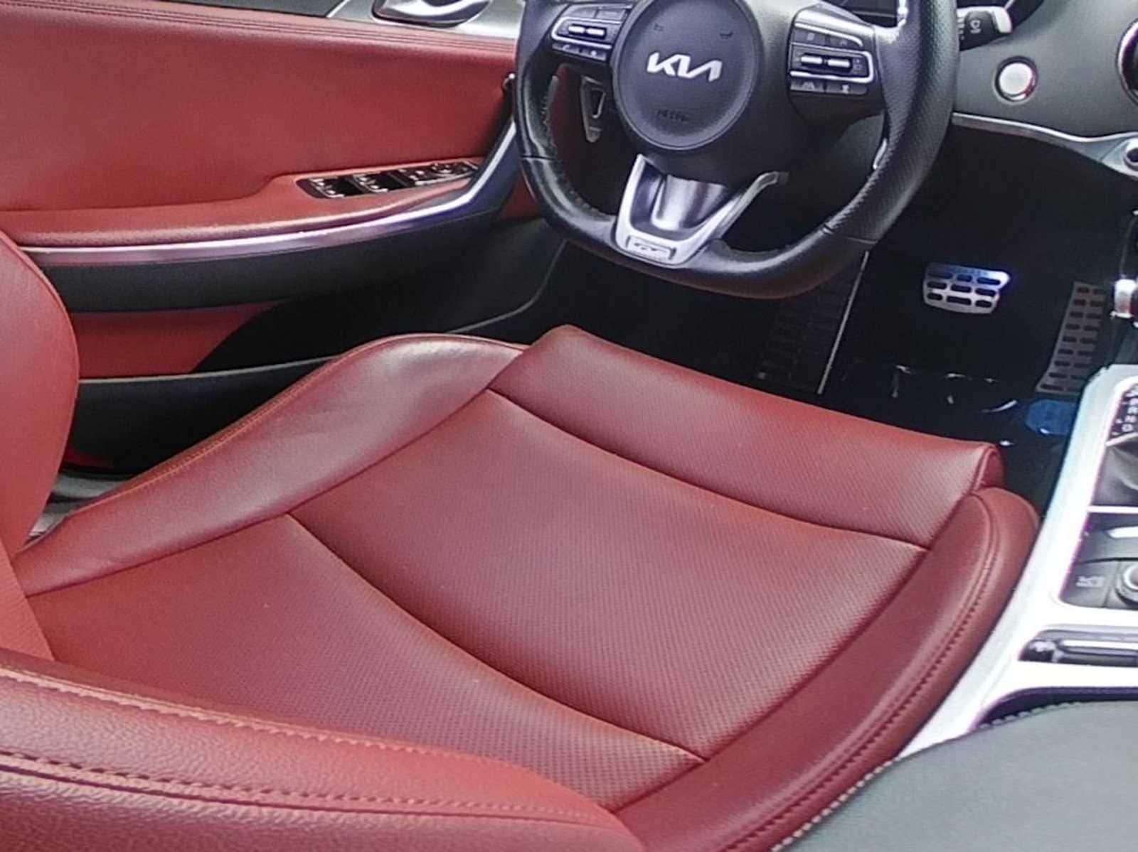 2022 Kia Stinger GT1 - Photo 30