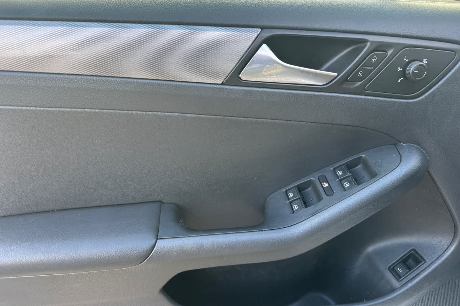 Thumbnail: 2015 Volkswagen Jetta - 12