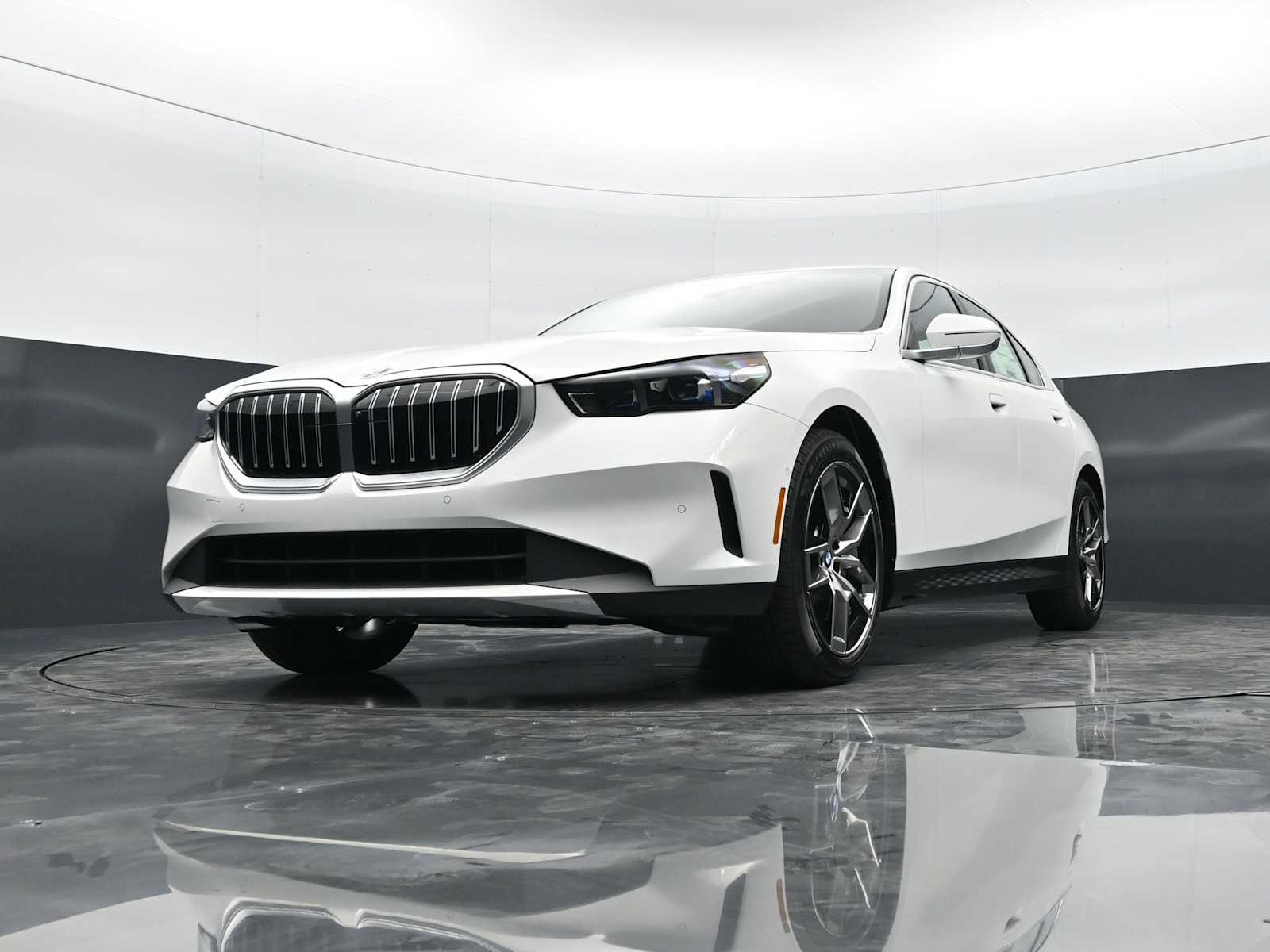 Thumbnail: 2026 BMW 5 Series - 29